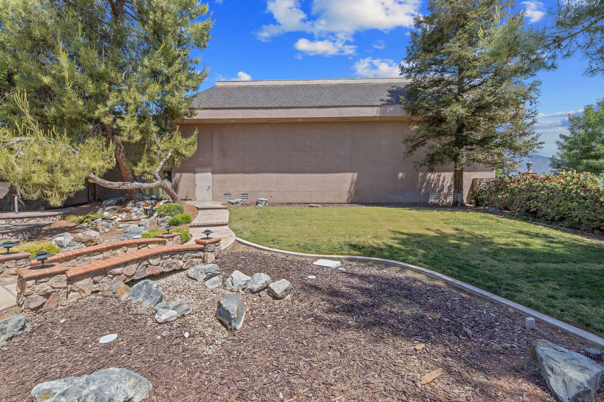 31902 Country Club Dr, Porterville, CA 93257