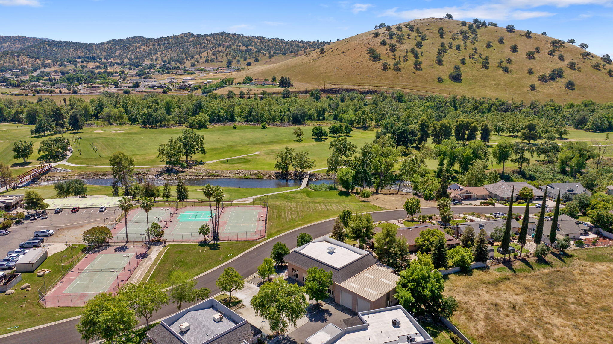 31902 Country Club Dr, Porterville, CA 93257
