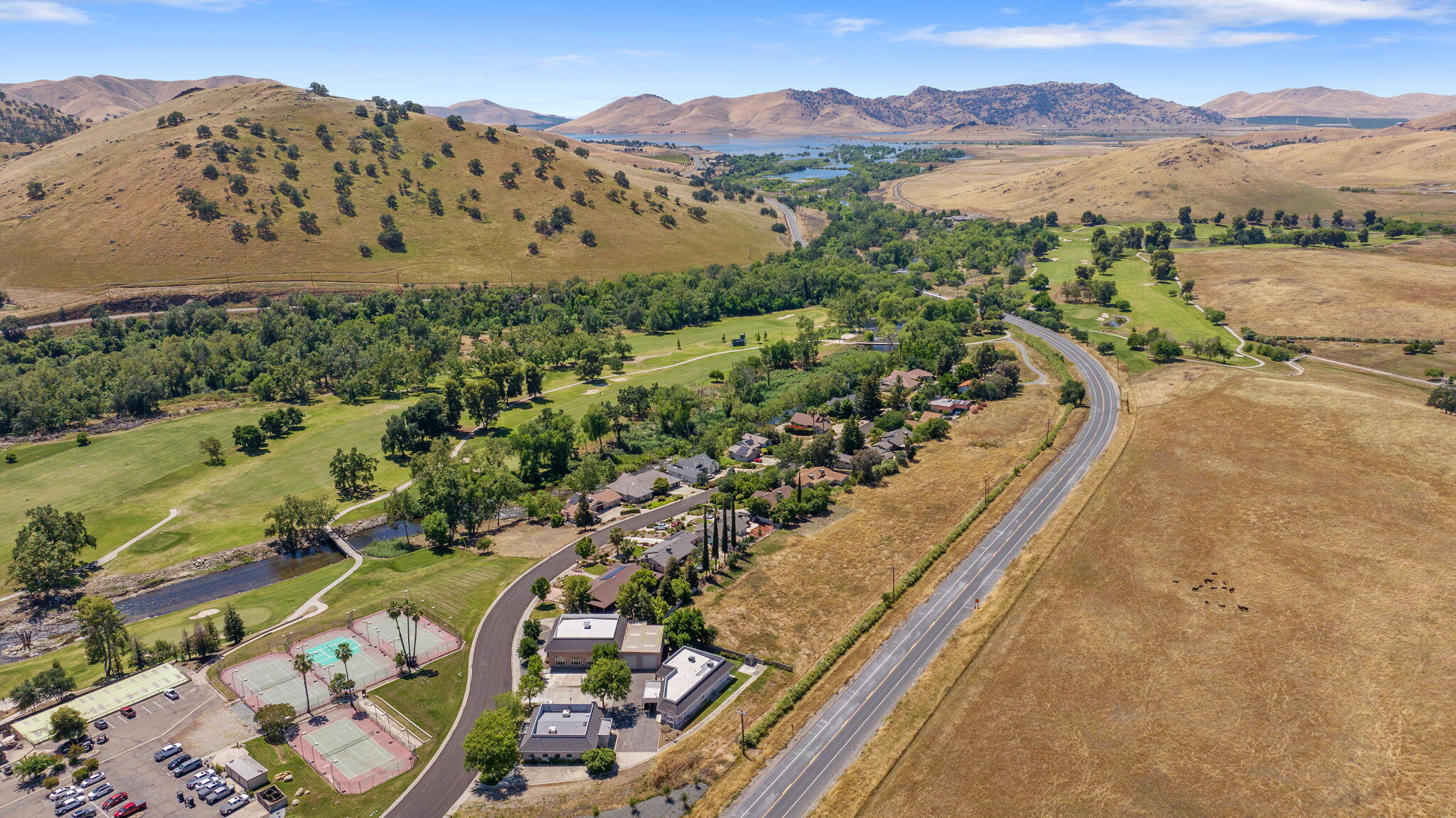 31902 Country Club Dr, Porterville, CA 93257