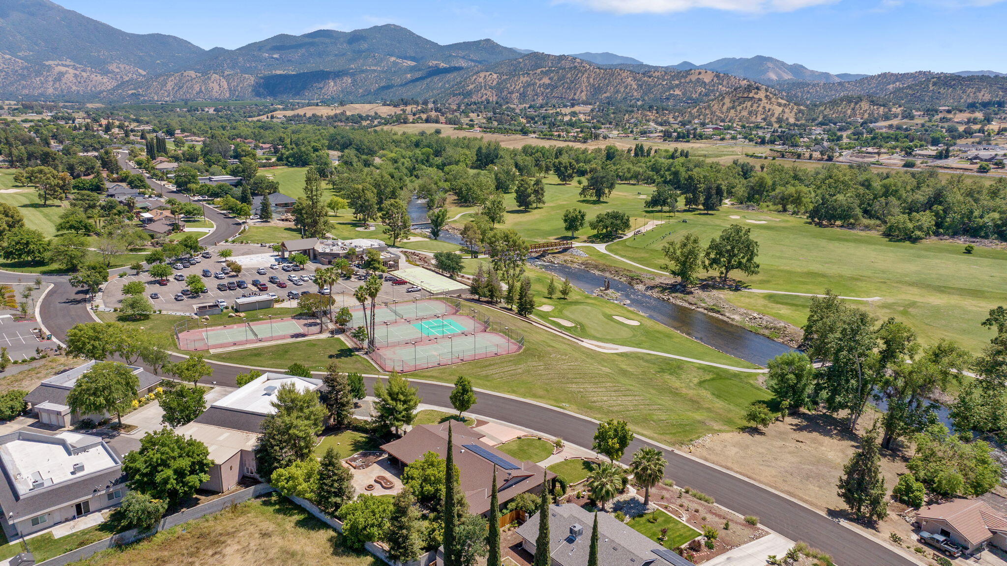 31902 Country Club Dr, Porterville, CA 93257