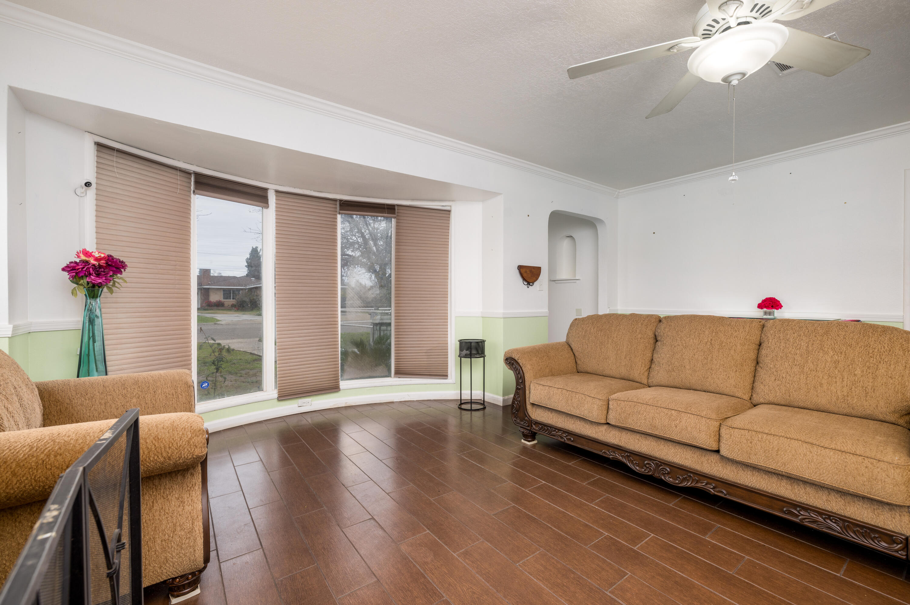 1683 E Cheryl Ln, Tulare, CA 93274