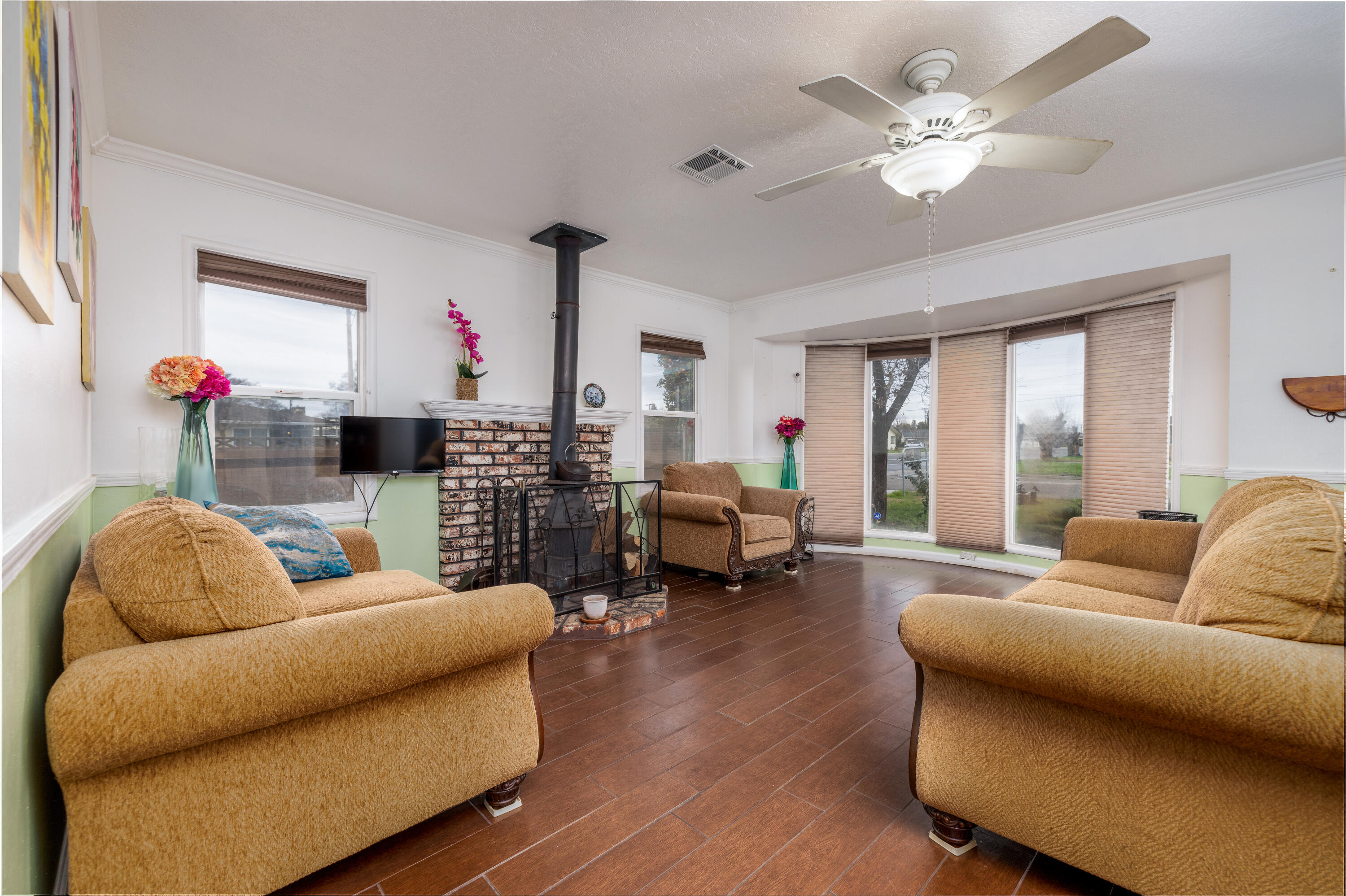 1683 E Cheryl Ln, Tulare, CA 93274