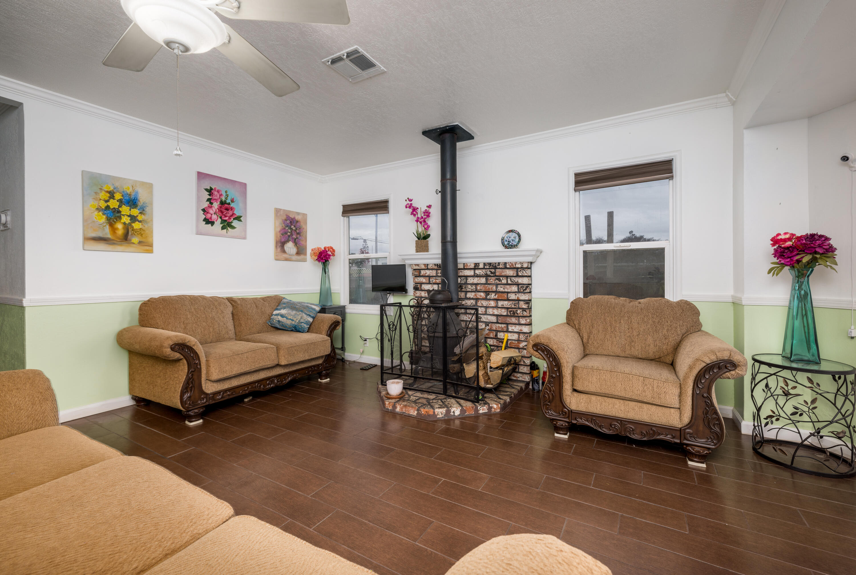 1683 E Cheryl Ln, Tulare, CA 93274