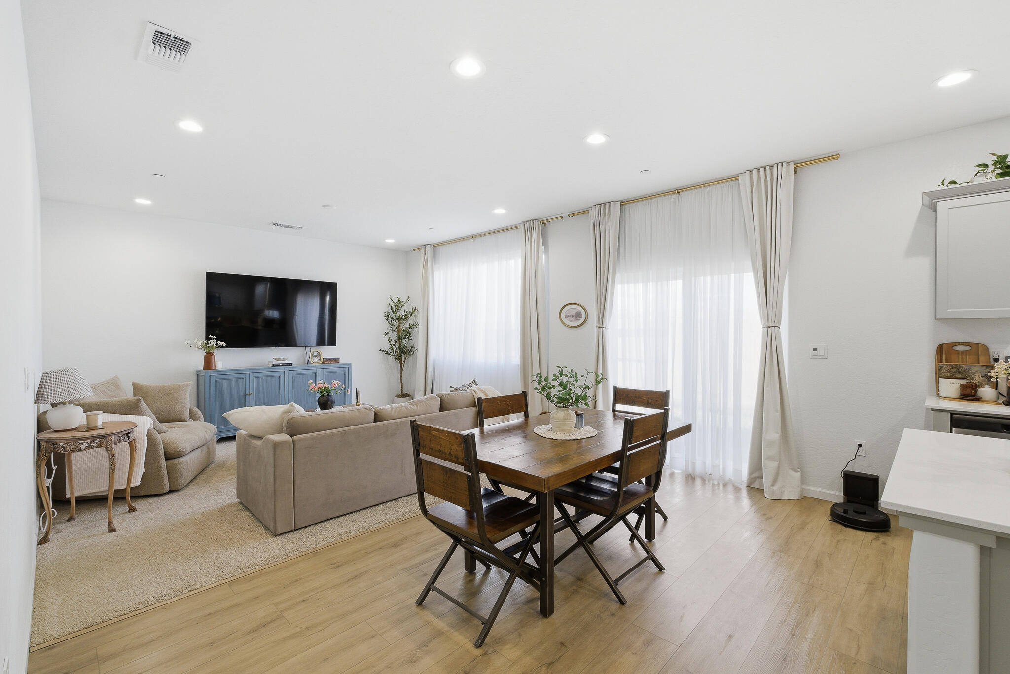 1202 W Prescott Ave, Visalia, CA 93291