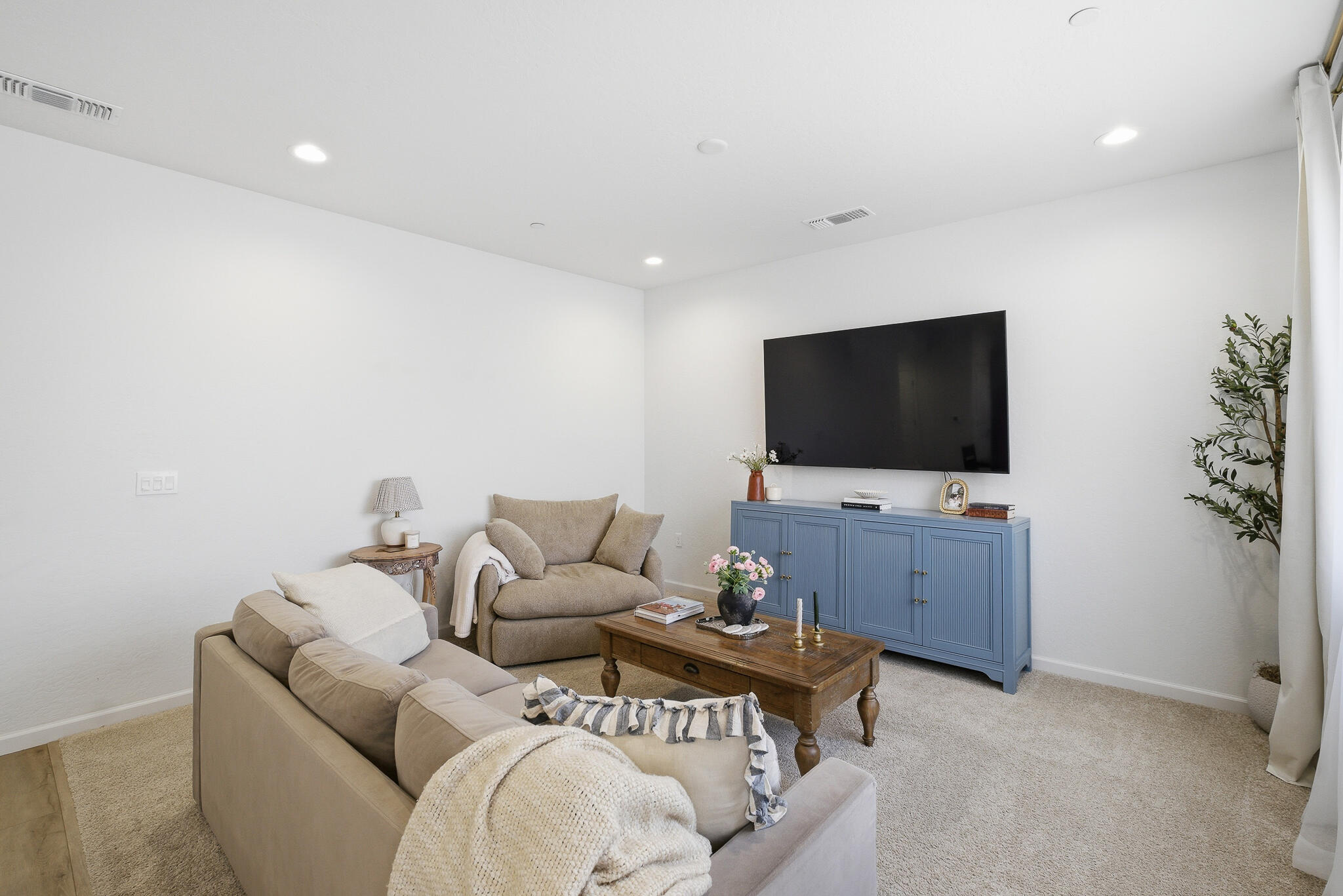 1202 W Prescott Ave, Visalia, CA 93291