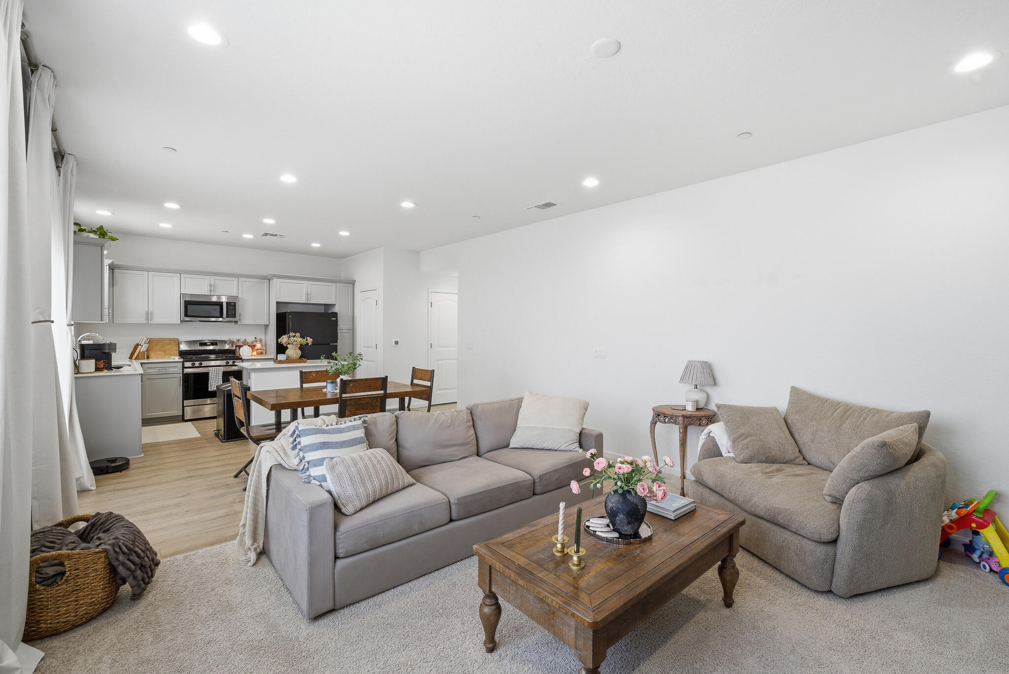 1202 W Prescott Ave, Visalia, CA 93291