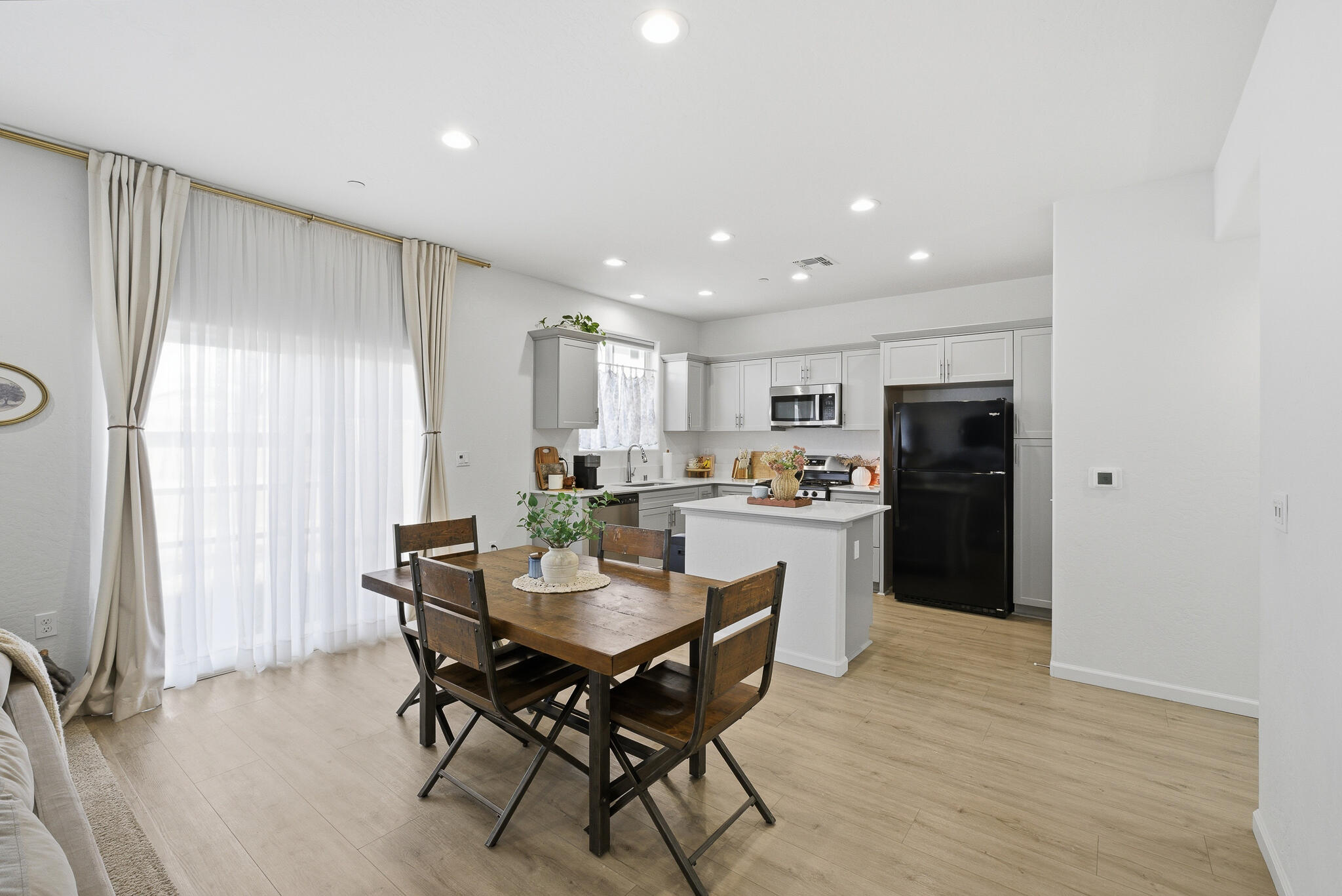 1202 W Prescott Ave, Visalia, CA 93291