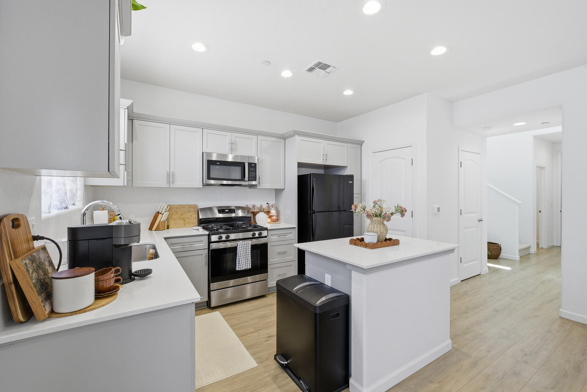 1202 W Prescott Ave, Visalia, CA 93291