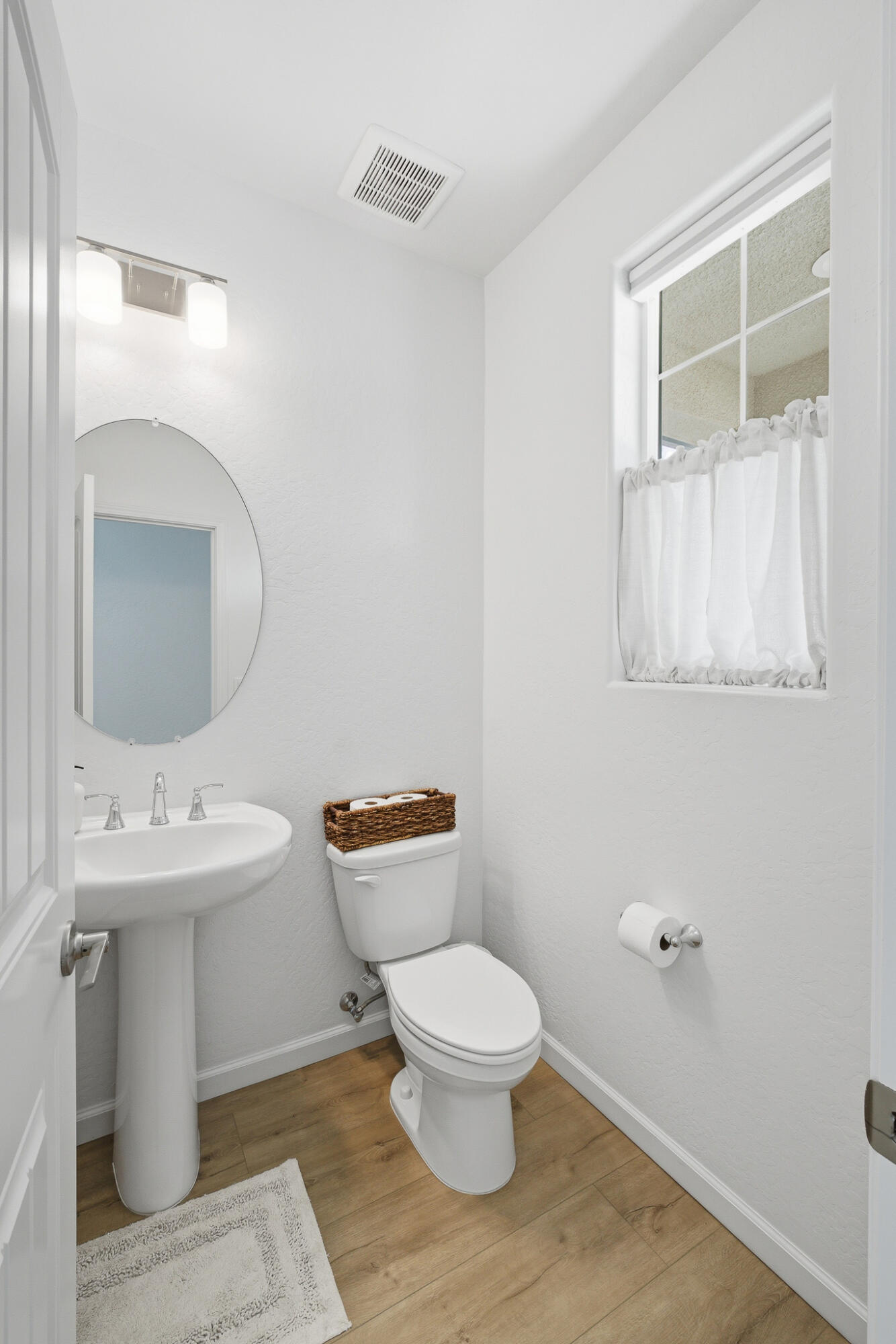 1202 W Prescott Ave, Visalia, CA 93291