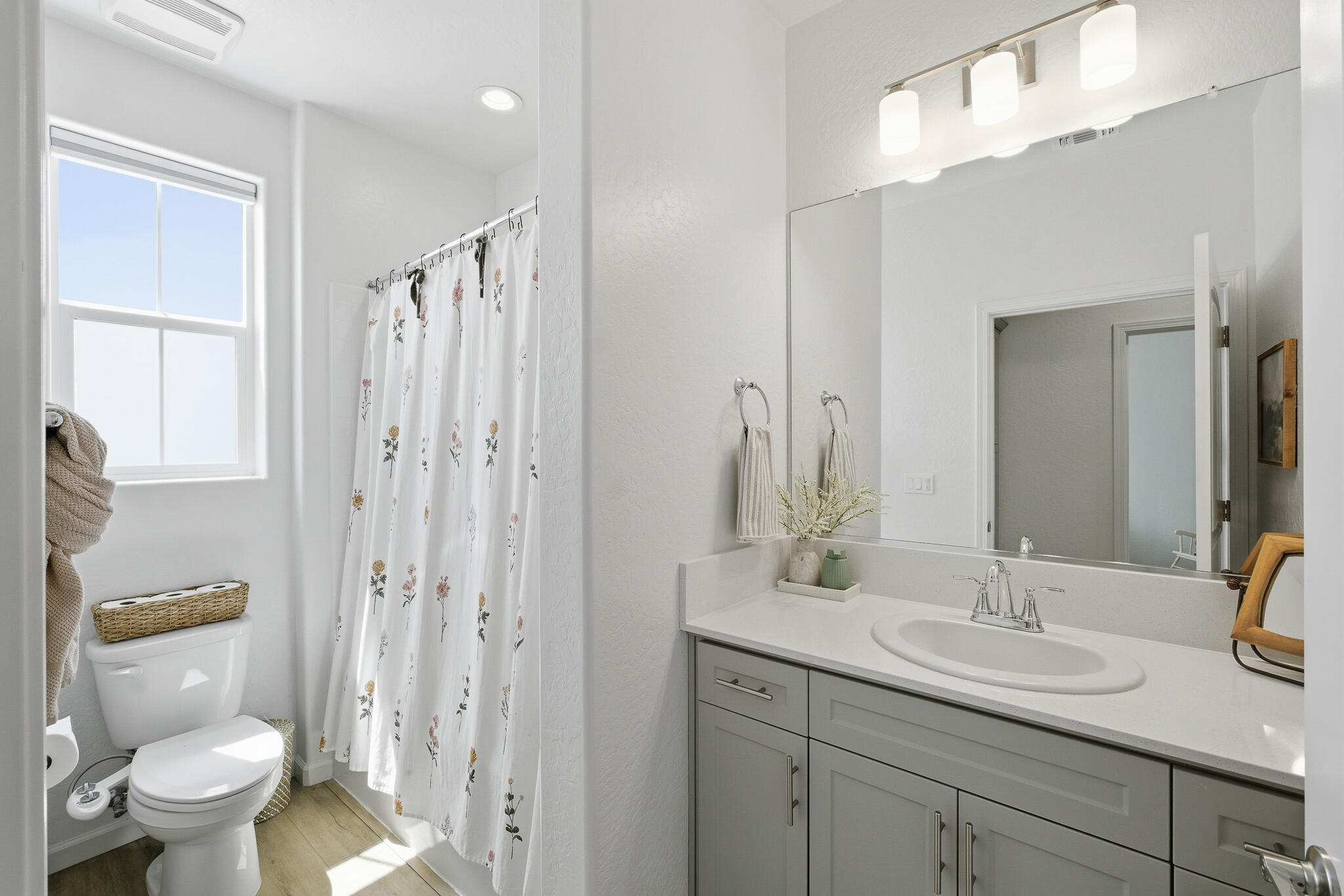 1202 W Prescott Ave, Visalia, CA 93291