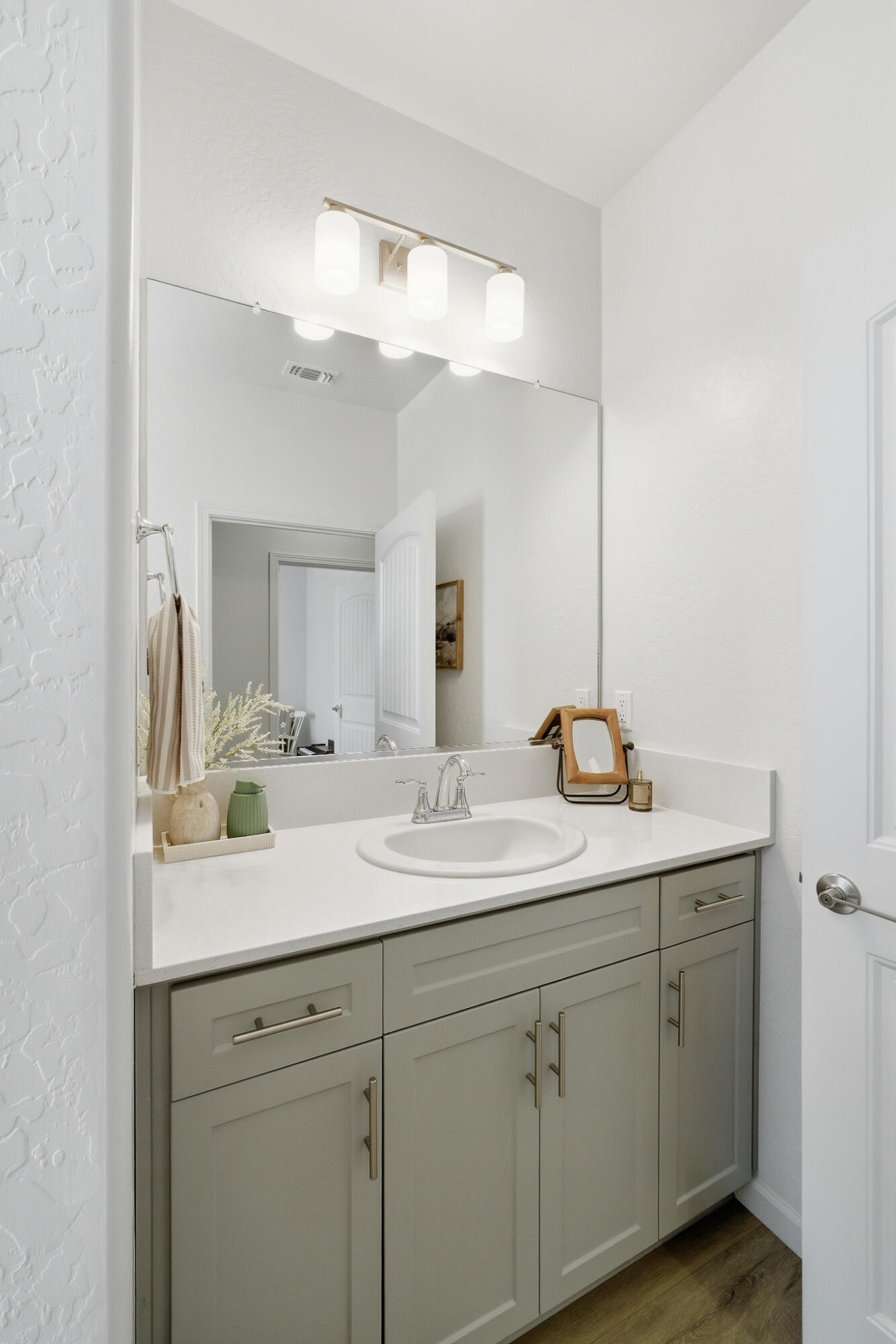 1202 W Prescott Ave, Visalia, CA 93291