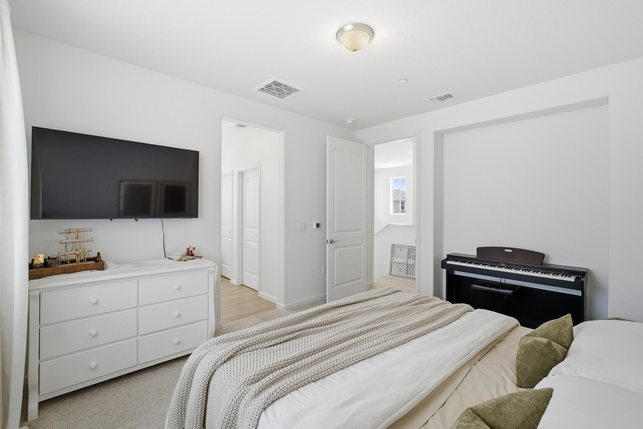 1202 W Prescott Ave, Visalia, CA 93291