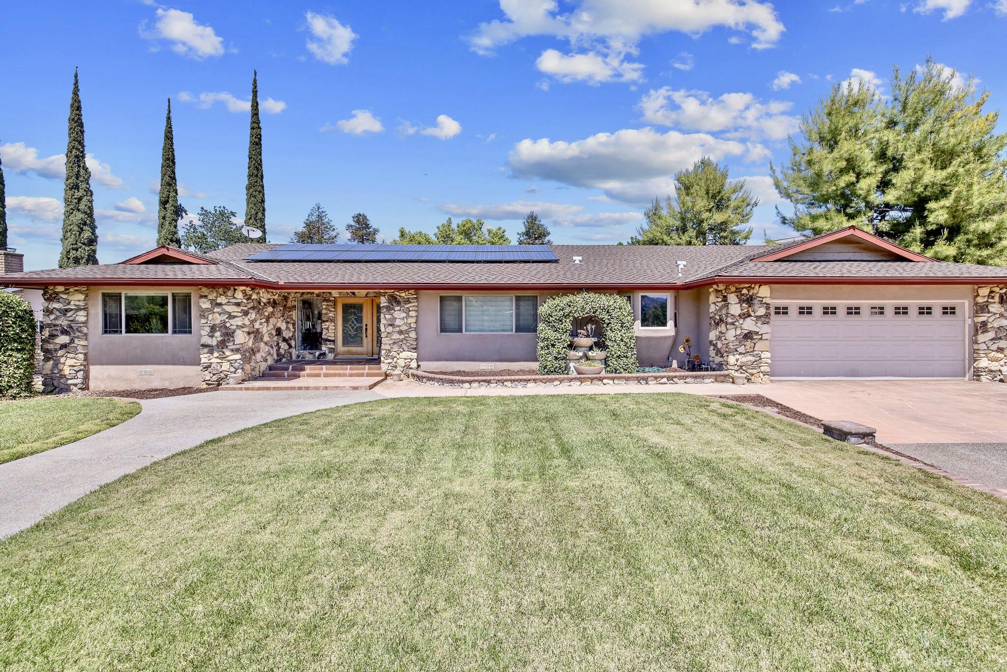 31862 Country Club Dr, Porterville, CA 93257