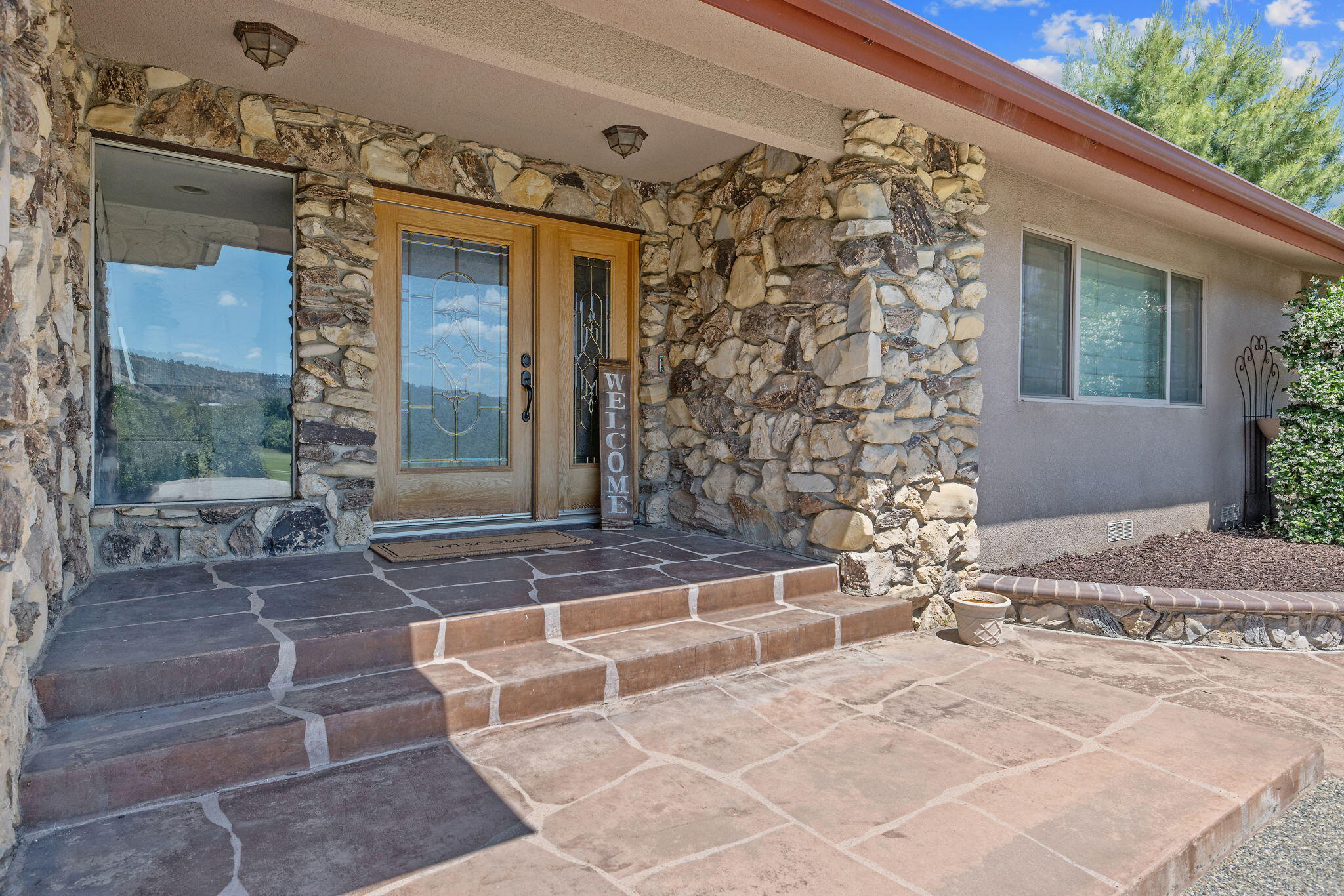 31862 Country Club Dr, Porterville, CA 93257