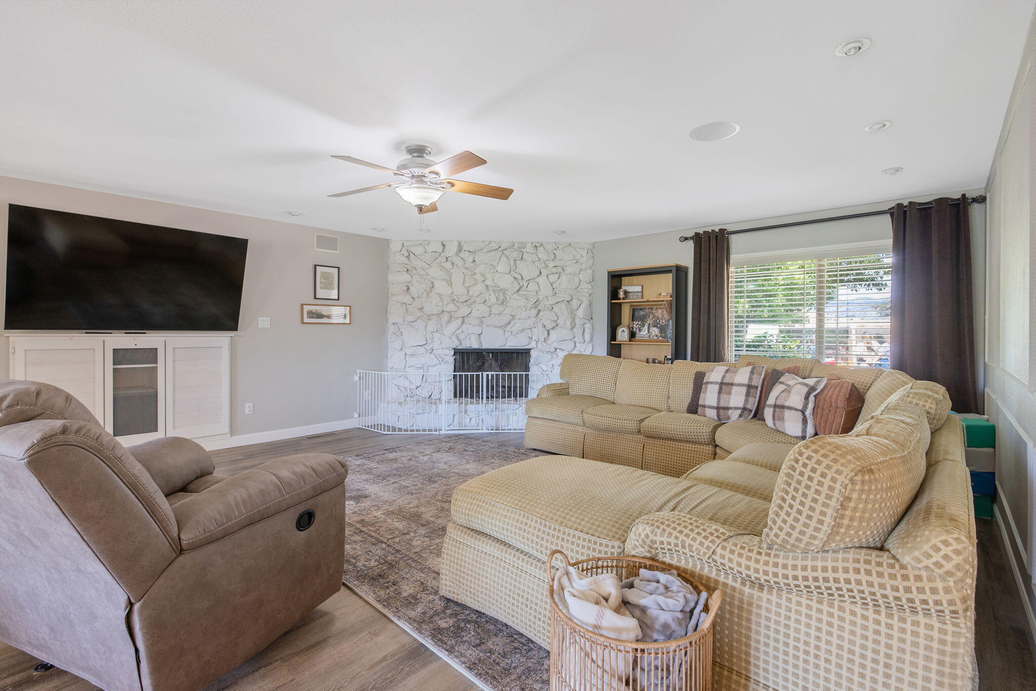 31862 Country Club Dr, Porterville, CA 93257