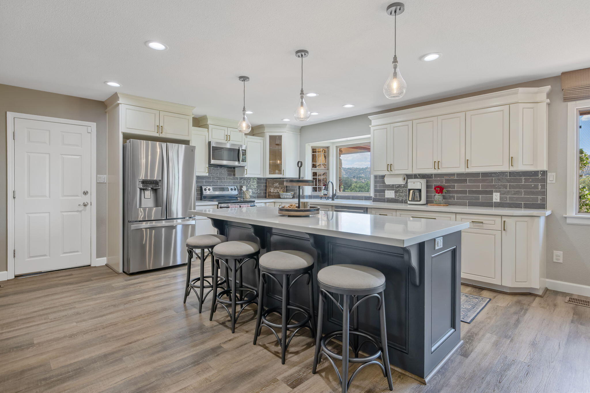 31862 Country Club Dr, Porterville, CA 93257