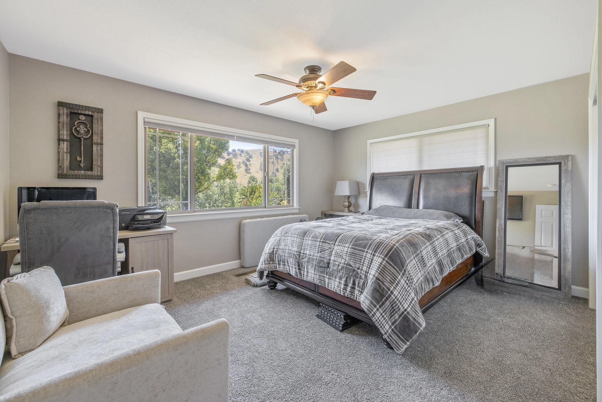 31862 Country Club Dr, Porterville, CA 93257