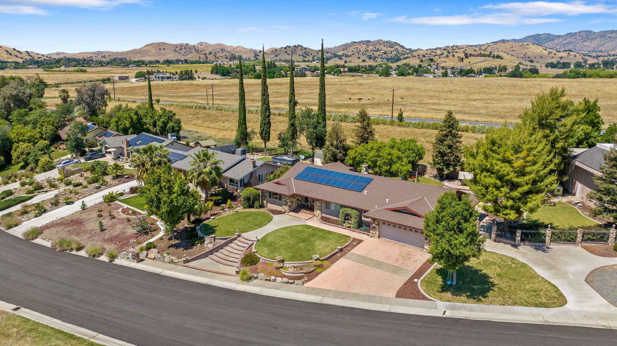 31862 Country Club Dr, Porterville, CA 93257