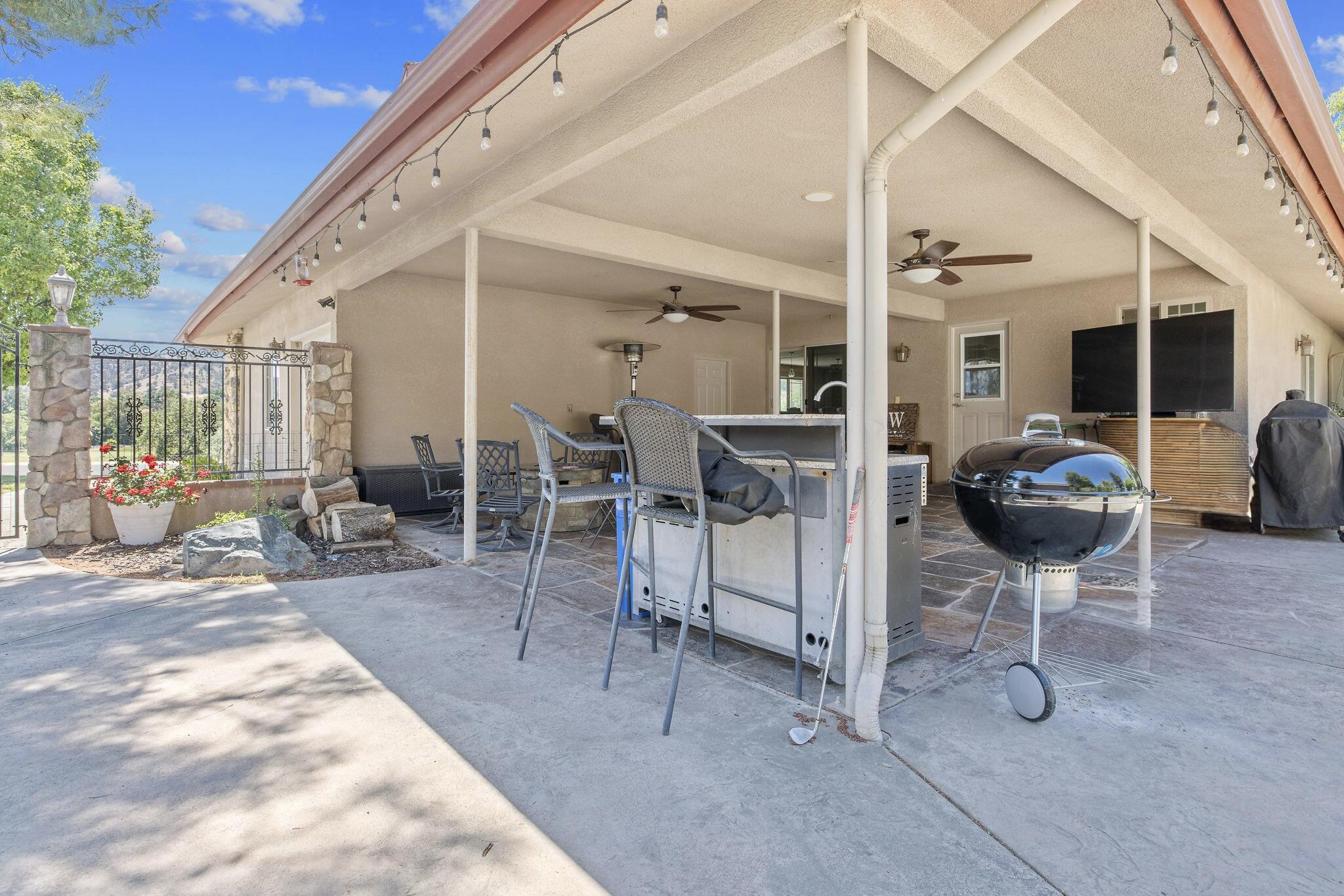 31862 Country Club Dr, Porterville, CA 93257