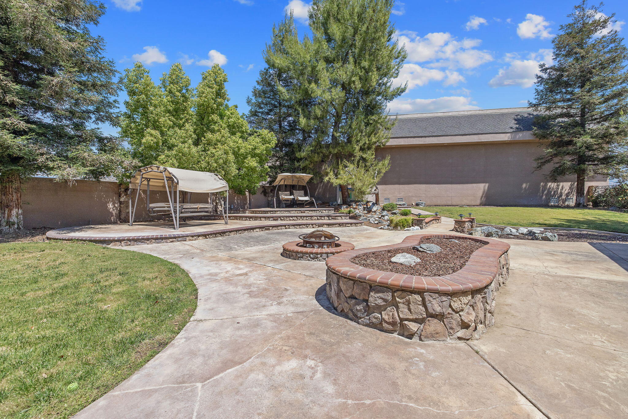 31862 Country Club Dr, Porterville, CA 93257