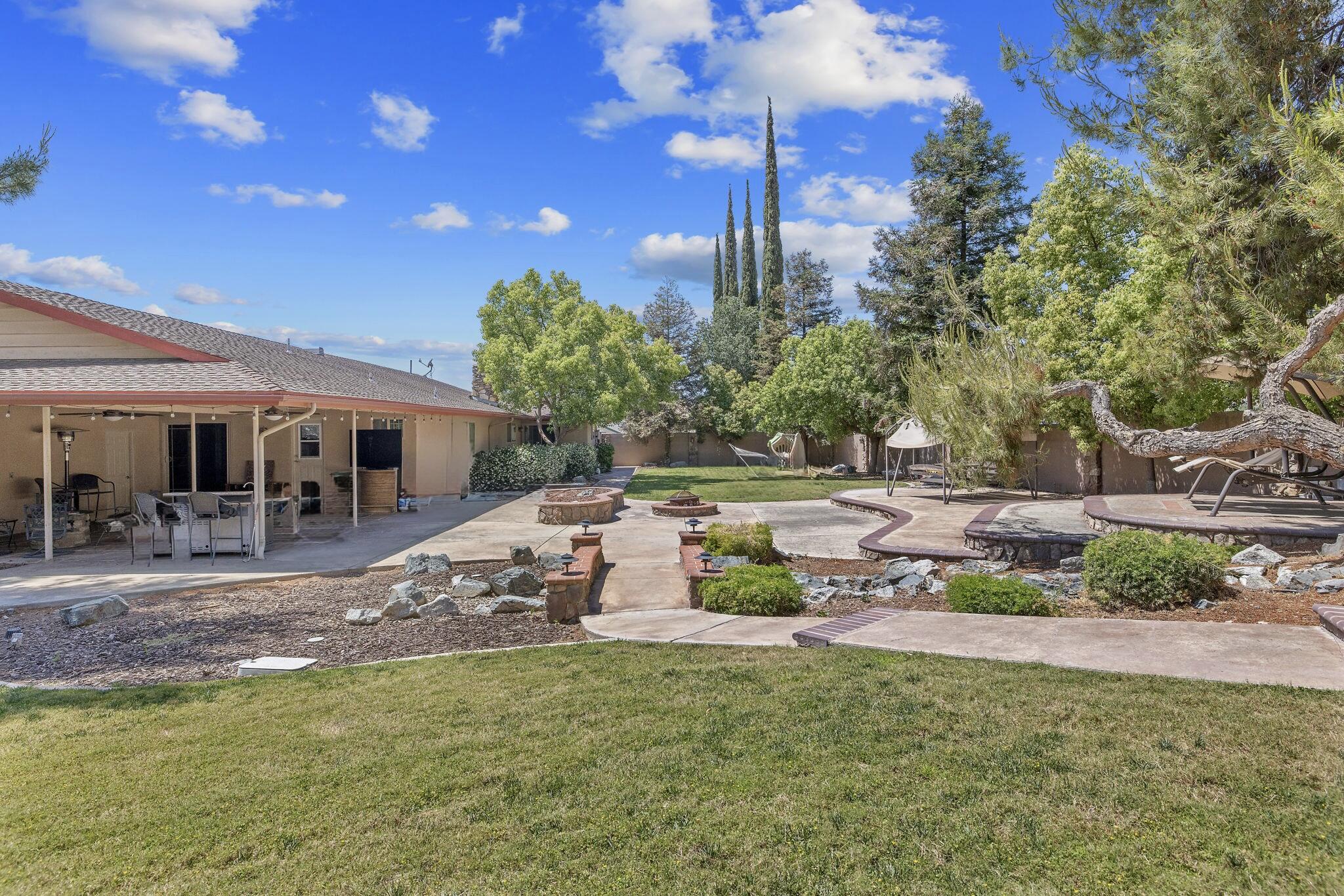 31862 Country Club Dr, Porterville, CA 93257