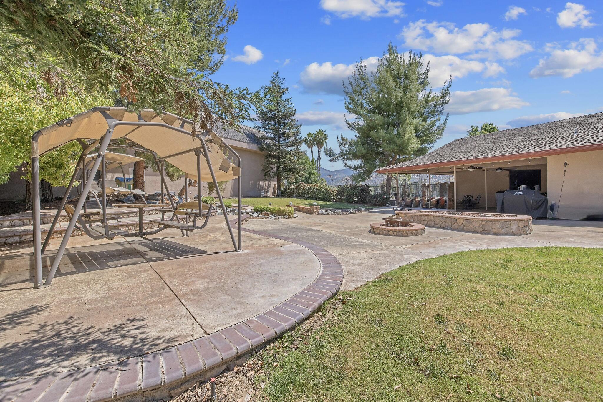 31862 Country Club Dr, Porterville, CA 93257