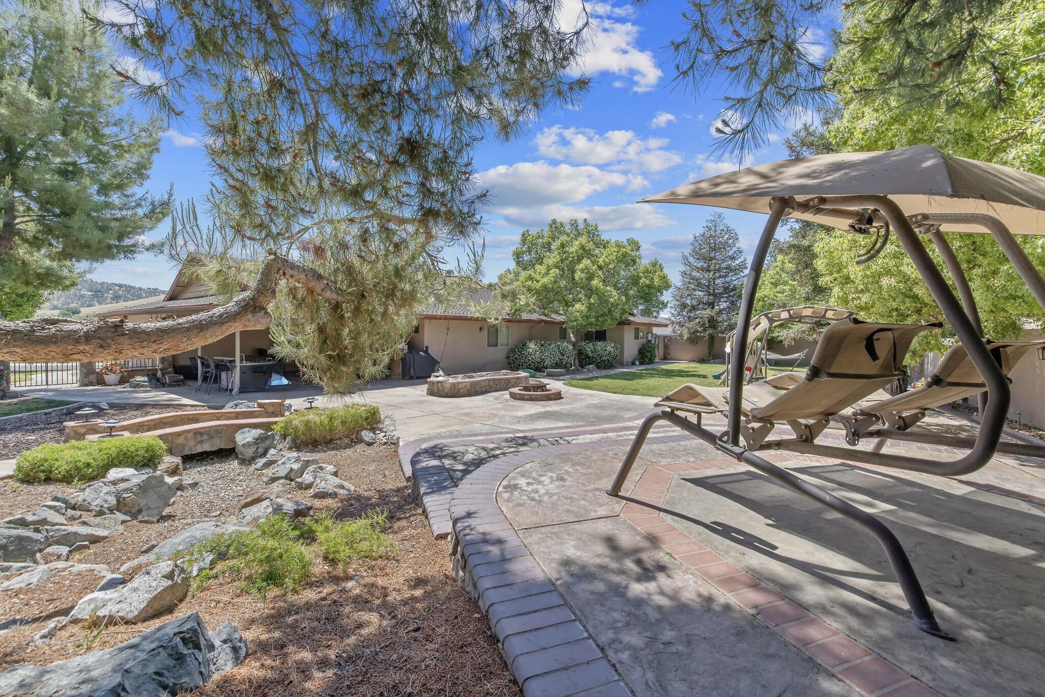 31862 Country Club Dr, Porterville, CA 93257