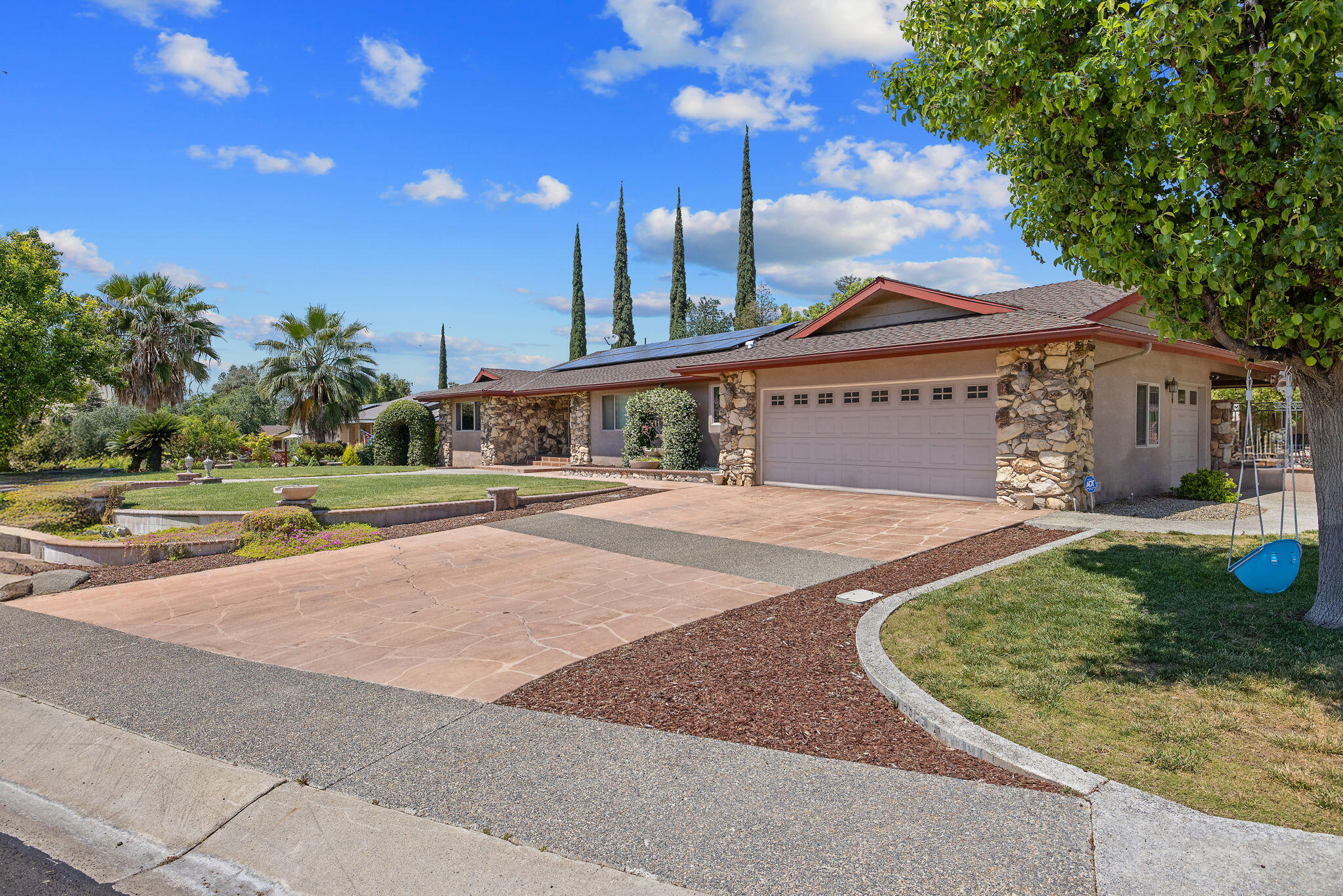 31862 Country Club Dr, Porterville, CA 93257