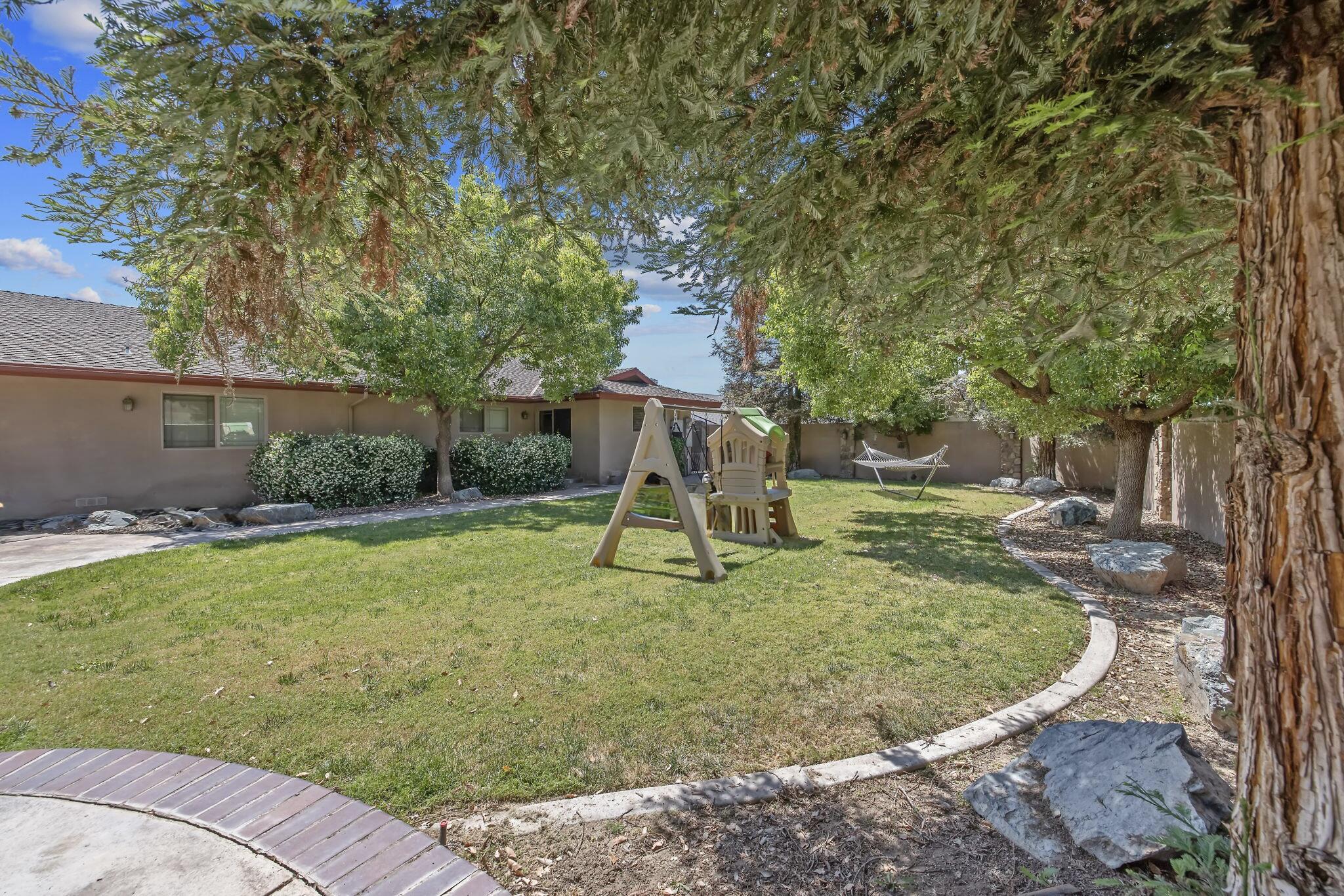 31862 Country Club Dr, Porterville, CA 93257