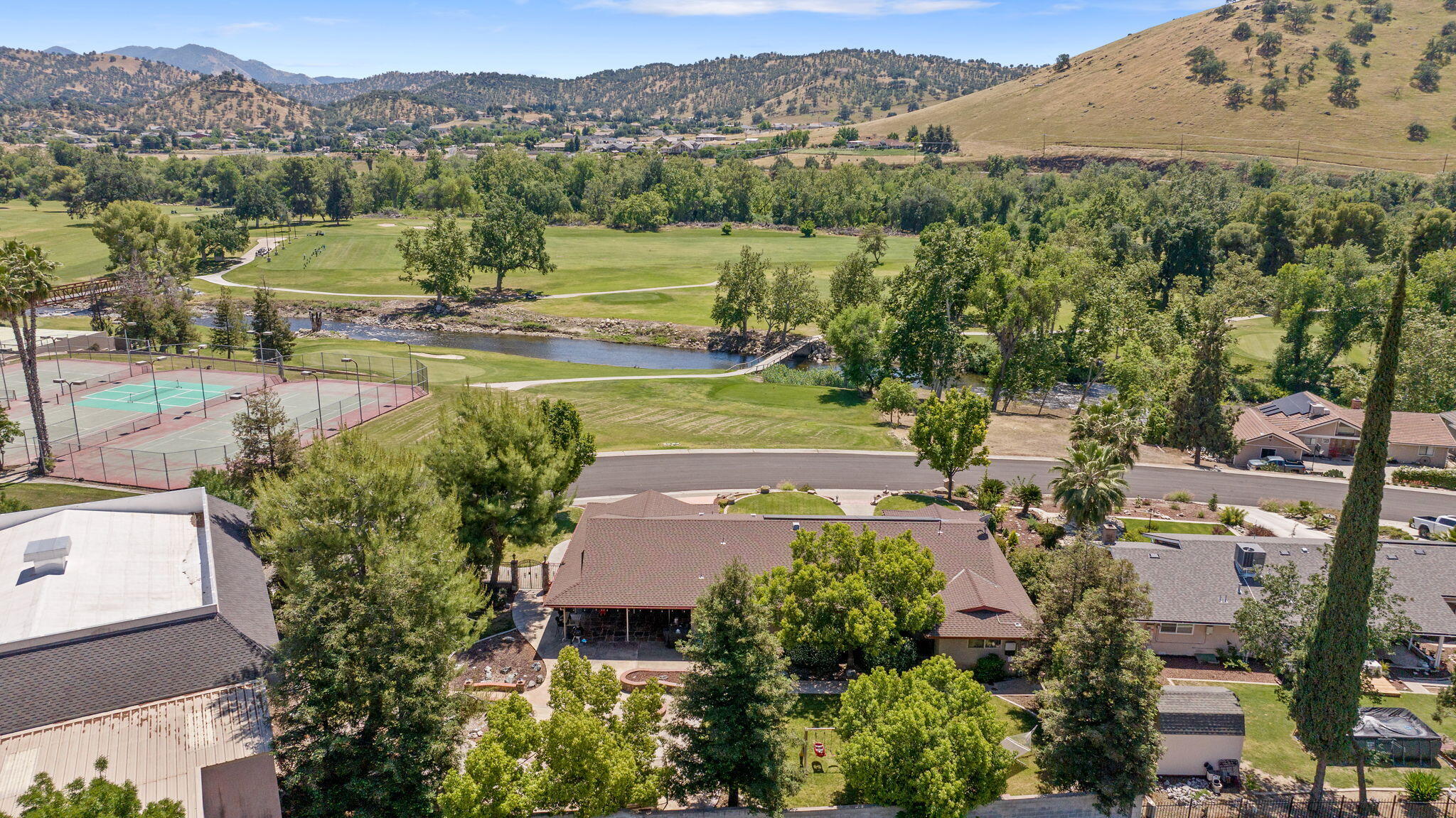 31862 Country Club Dr, Porterville, CA 93257