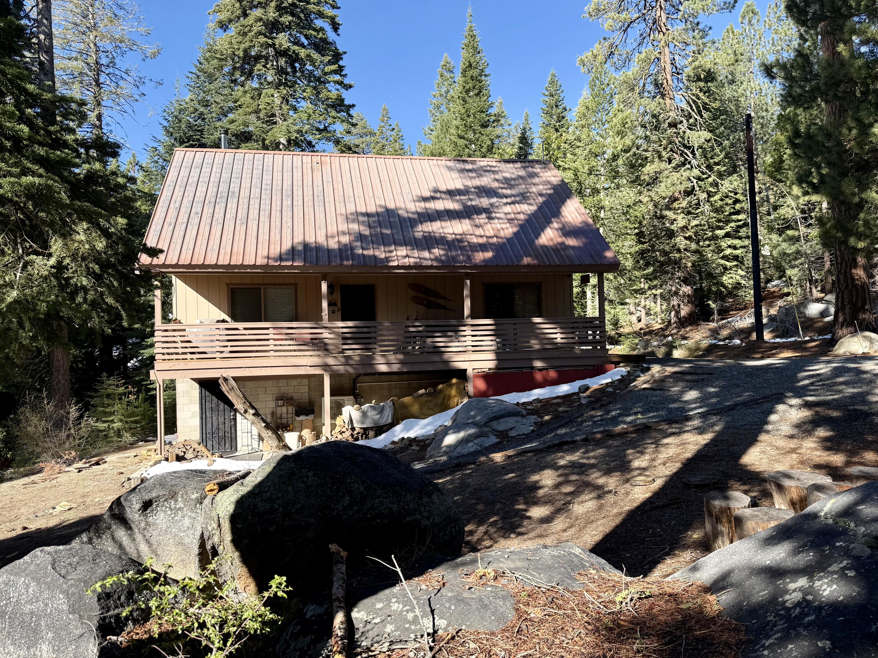 57464 Crest Dr, Springville, CA 93265