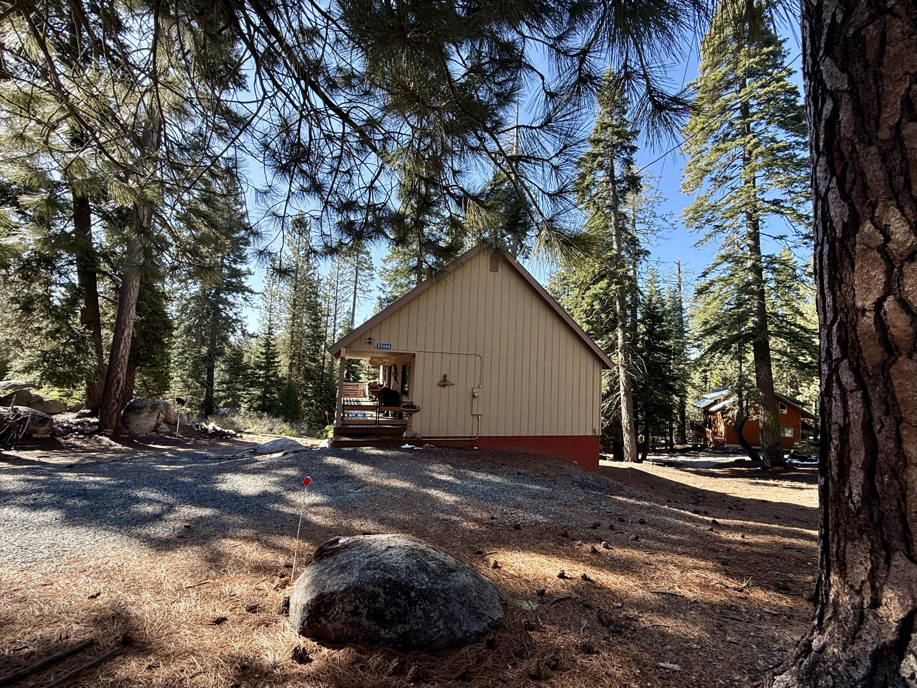 57464 Crest Dr, Springville, CA 93265