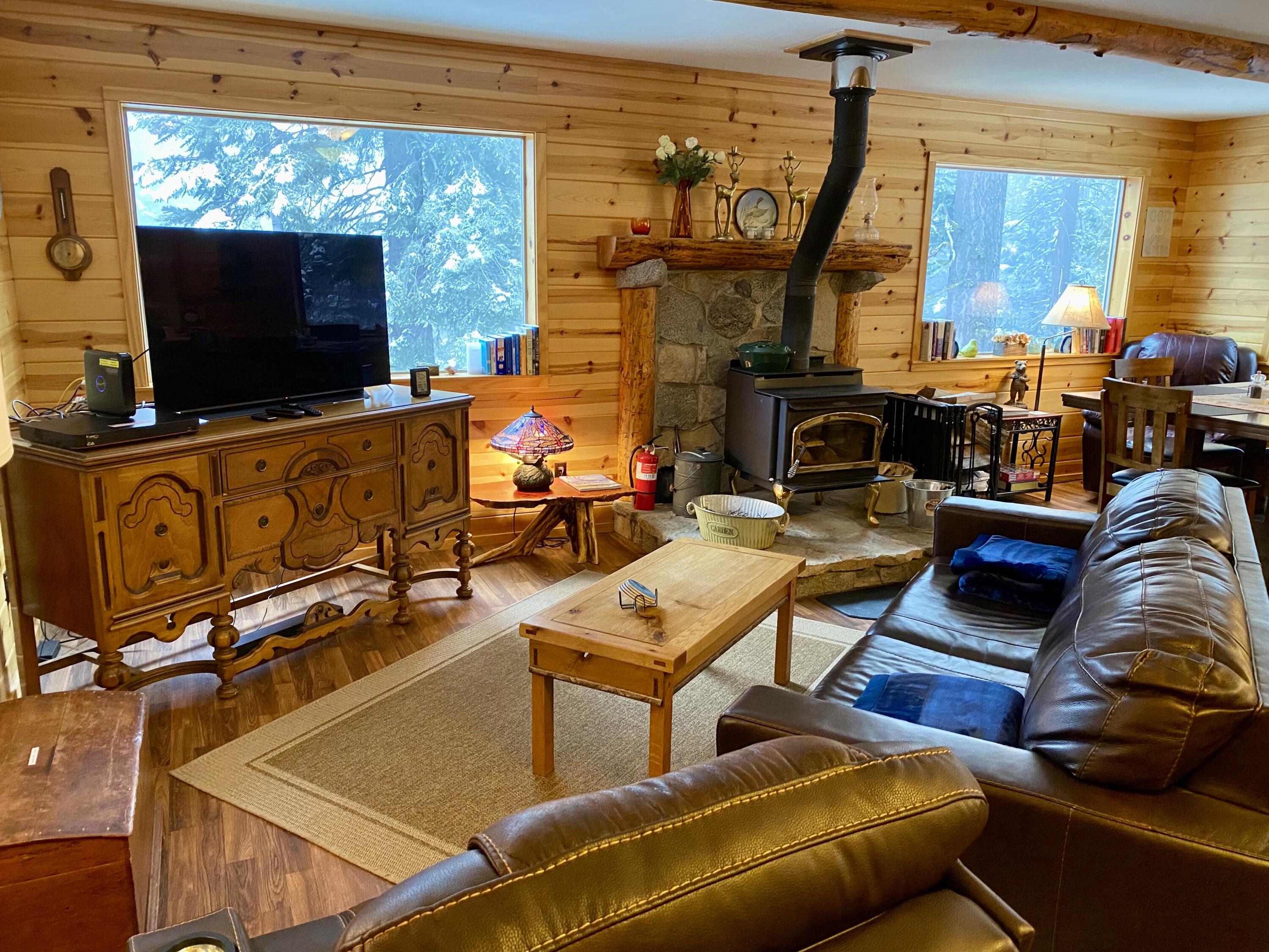 57464 Crest Dr, Springville, CA 93265