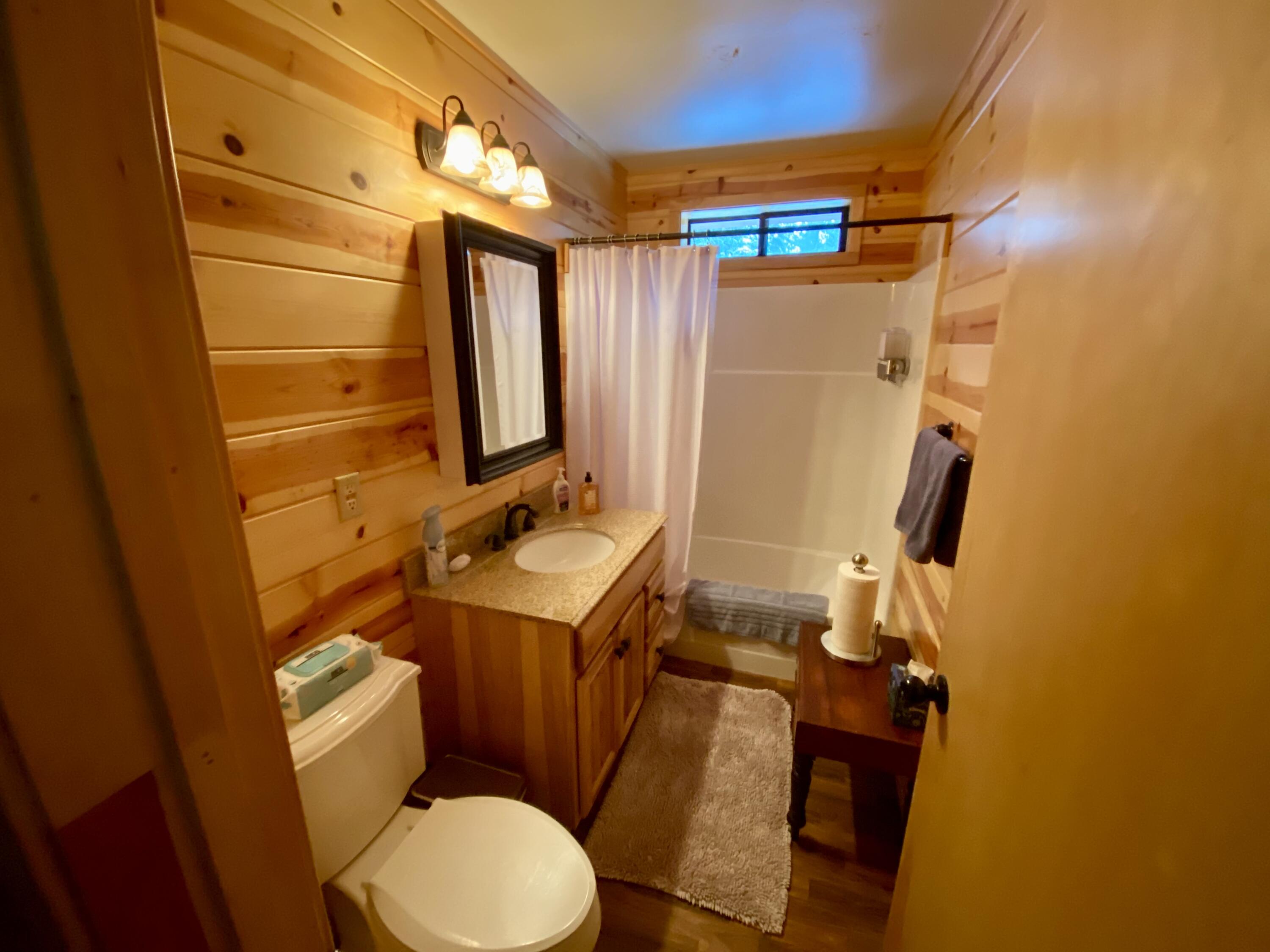 57464 Crest Dr, Springville, CA 93265