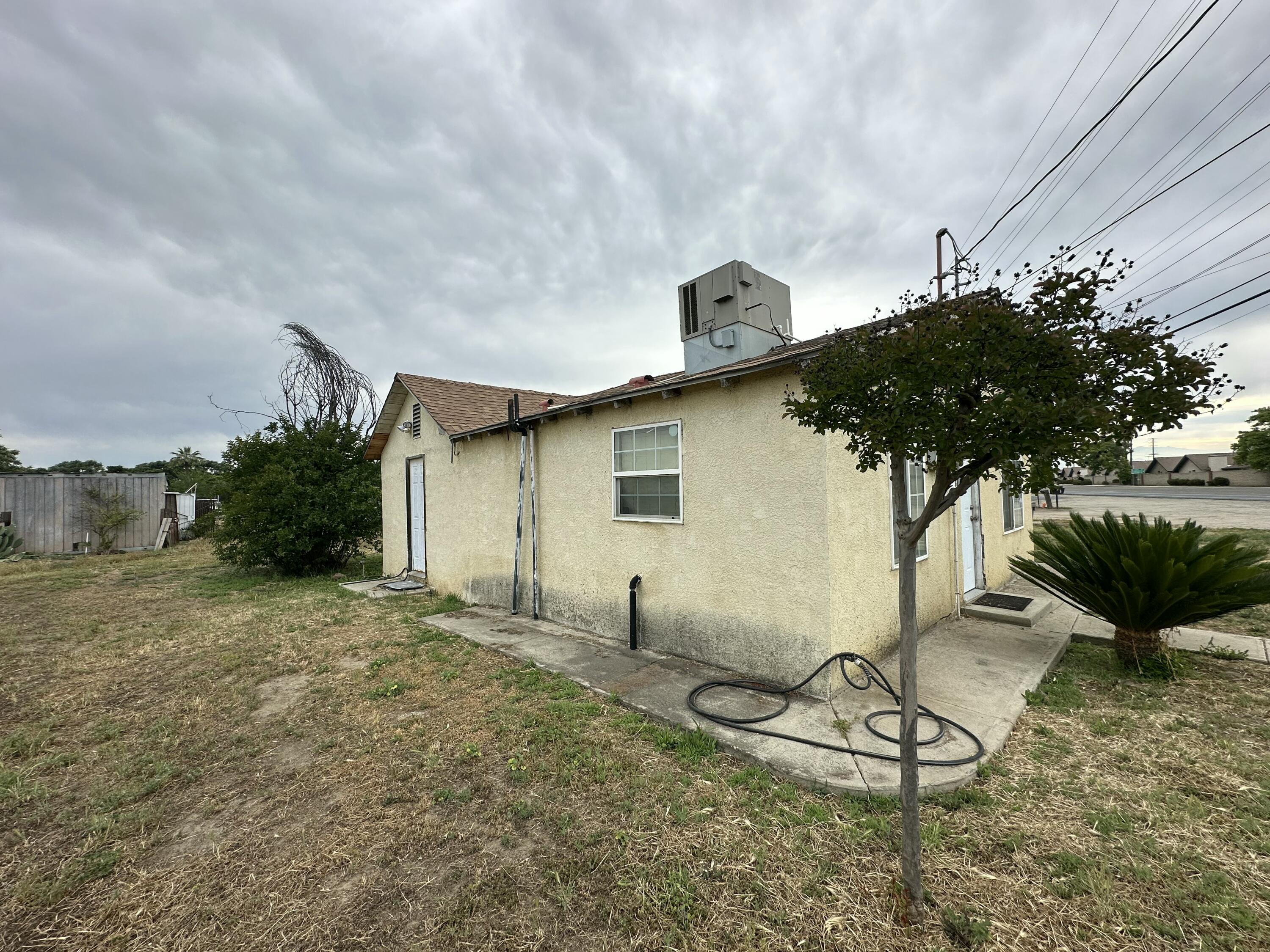 1808 E Foster Dr, Tulare, CA 93274