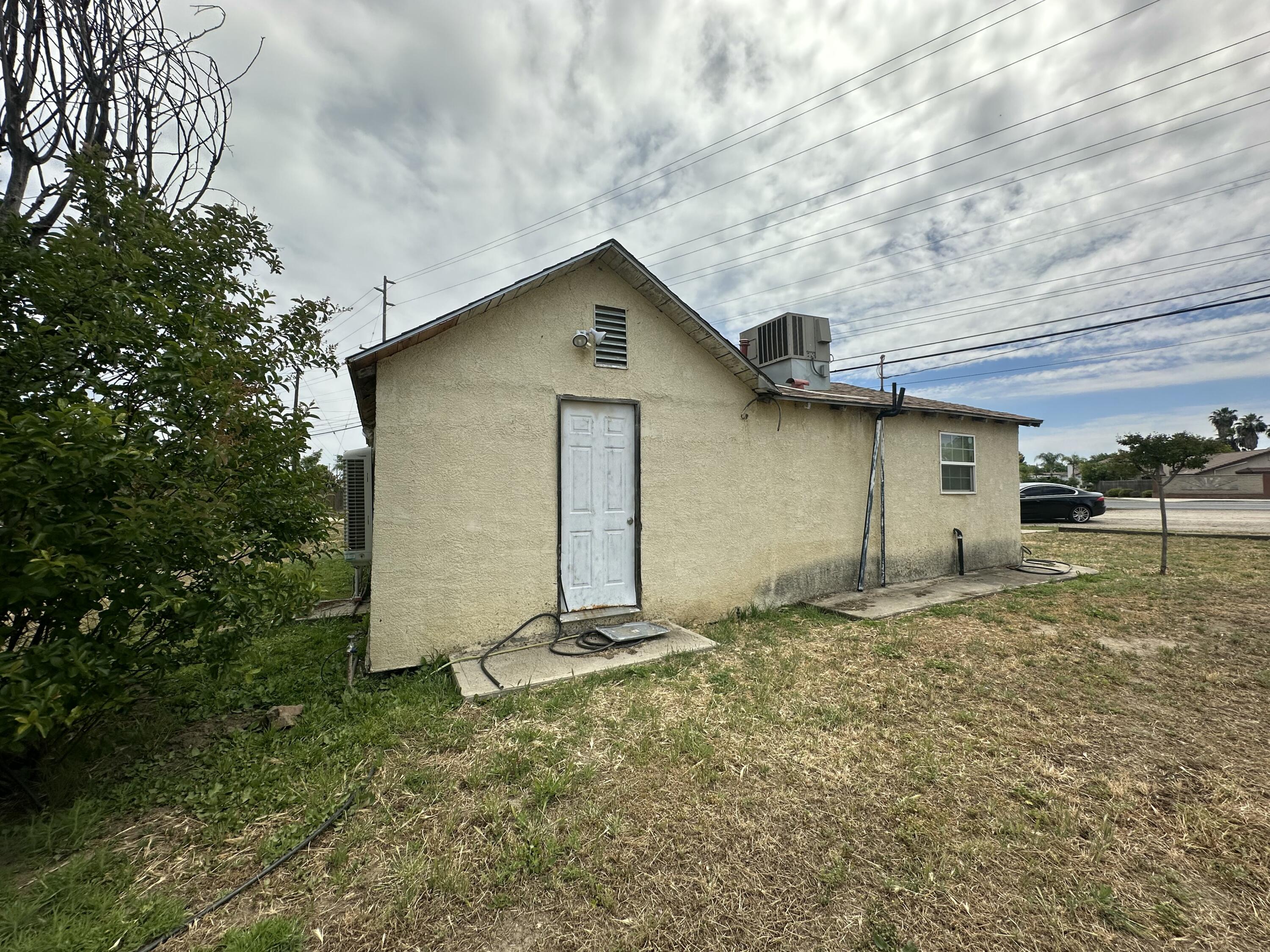 1808 E Foster Dr, Tulare, CA 93274