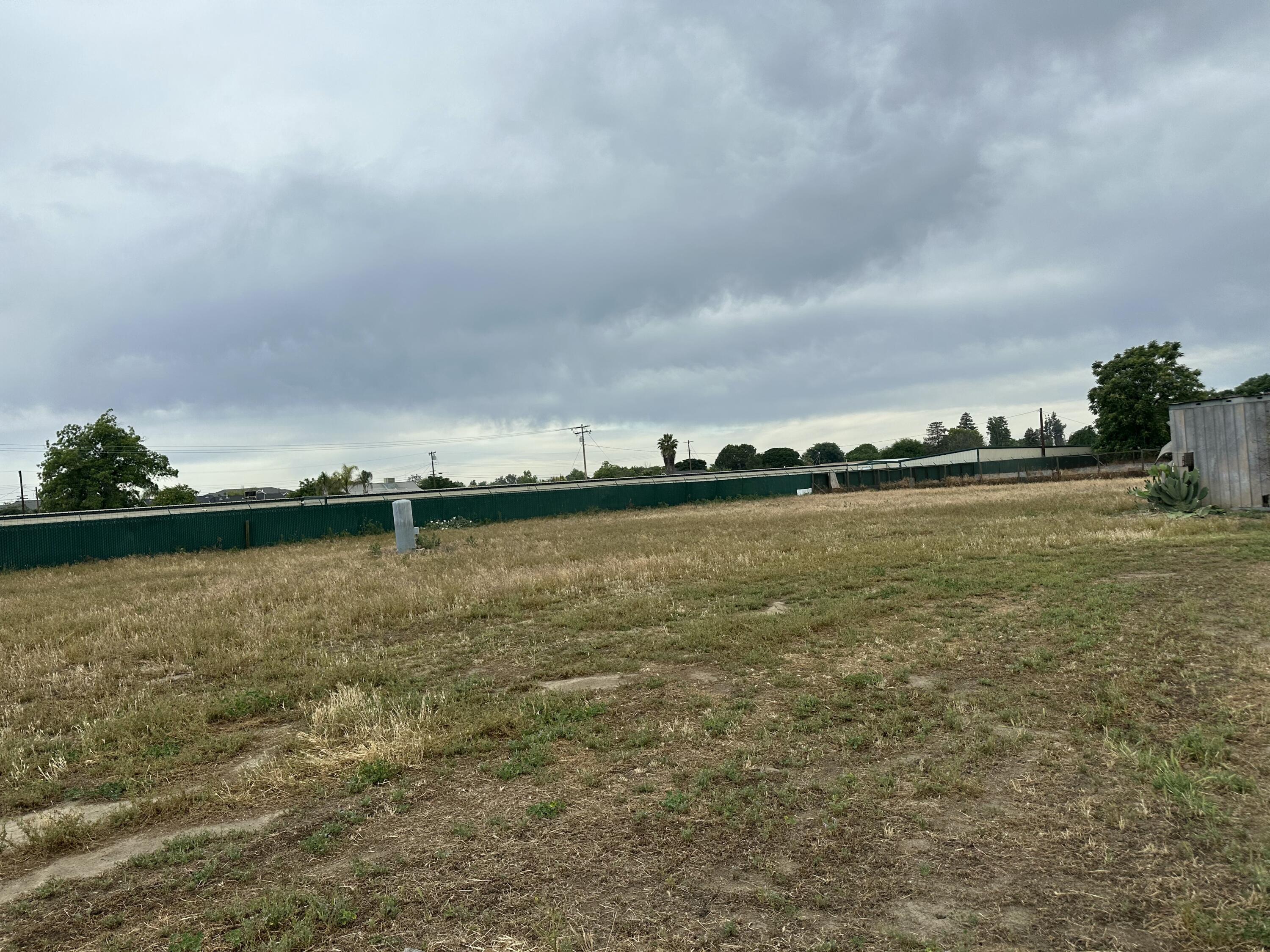 1808 E Foster Dr, Tulare, CA 93274