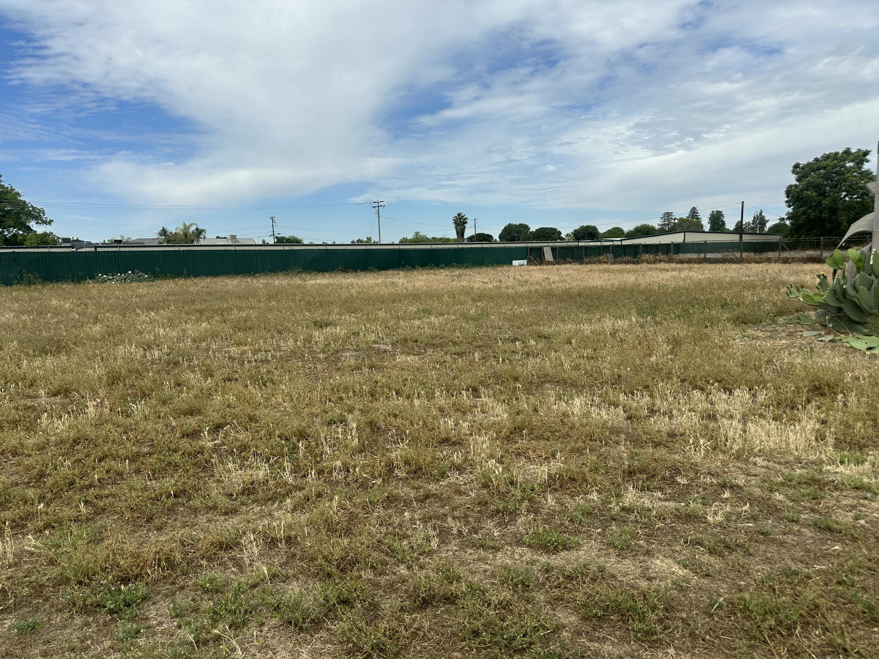 1808 E Foster Dr, Tulare, CA 93274