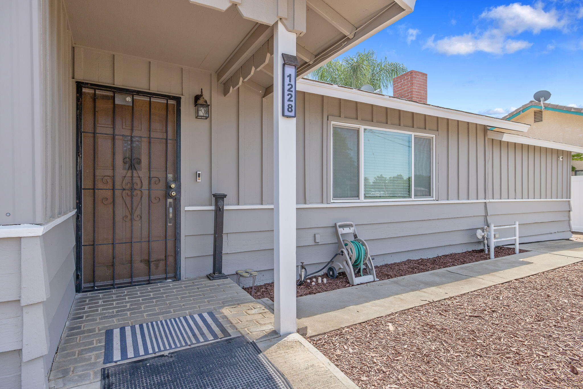 1228 W Linda Vista Ave, Porterville, CA 93257