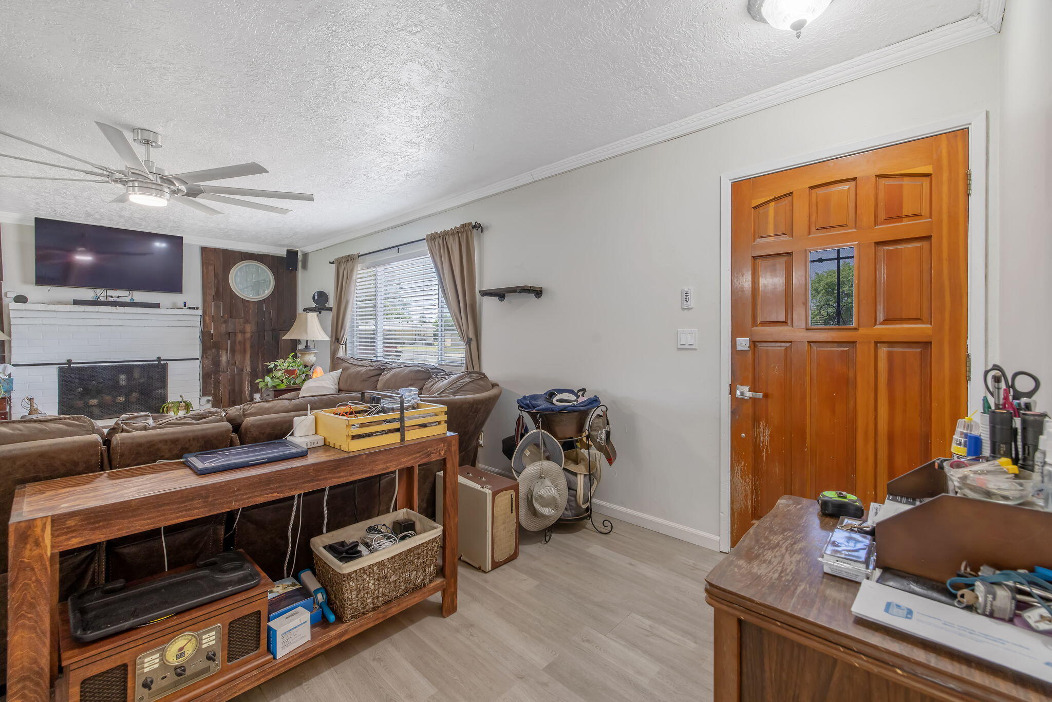 1228 W Linda Vista Ave, Porterville, CA 93257