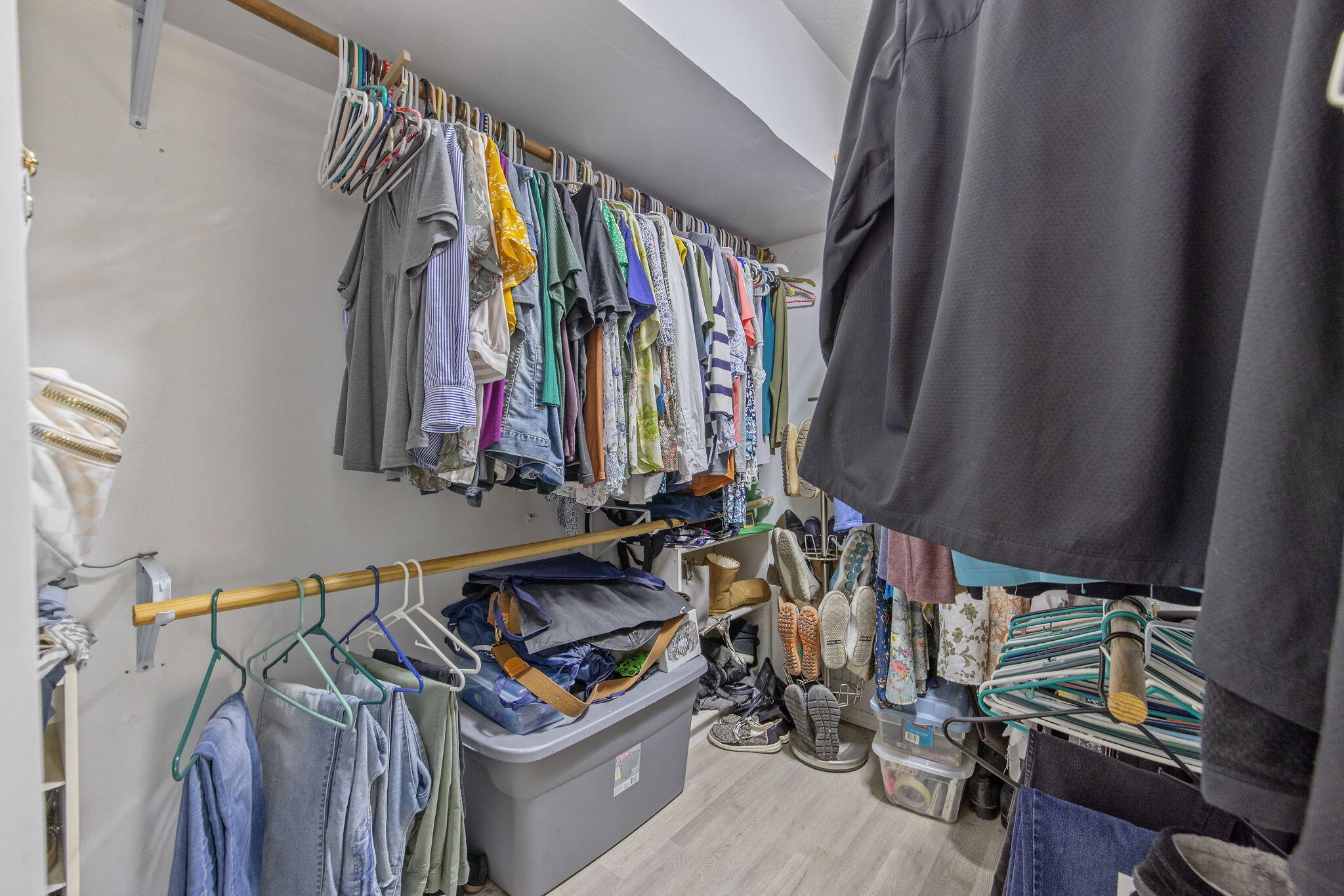 1228 W Linda Vista Ave, Porterville, CA 93257