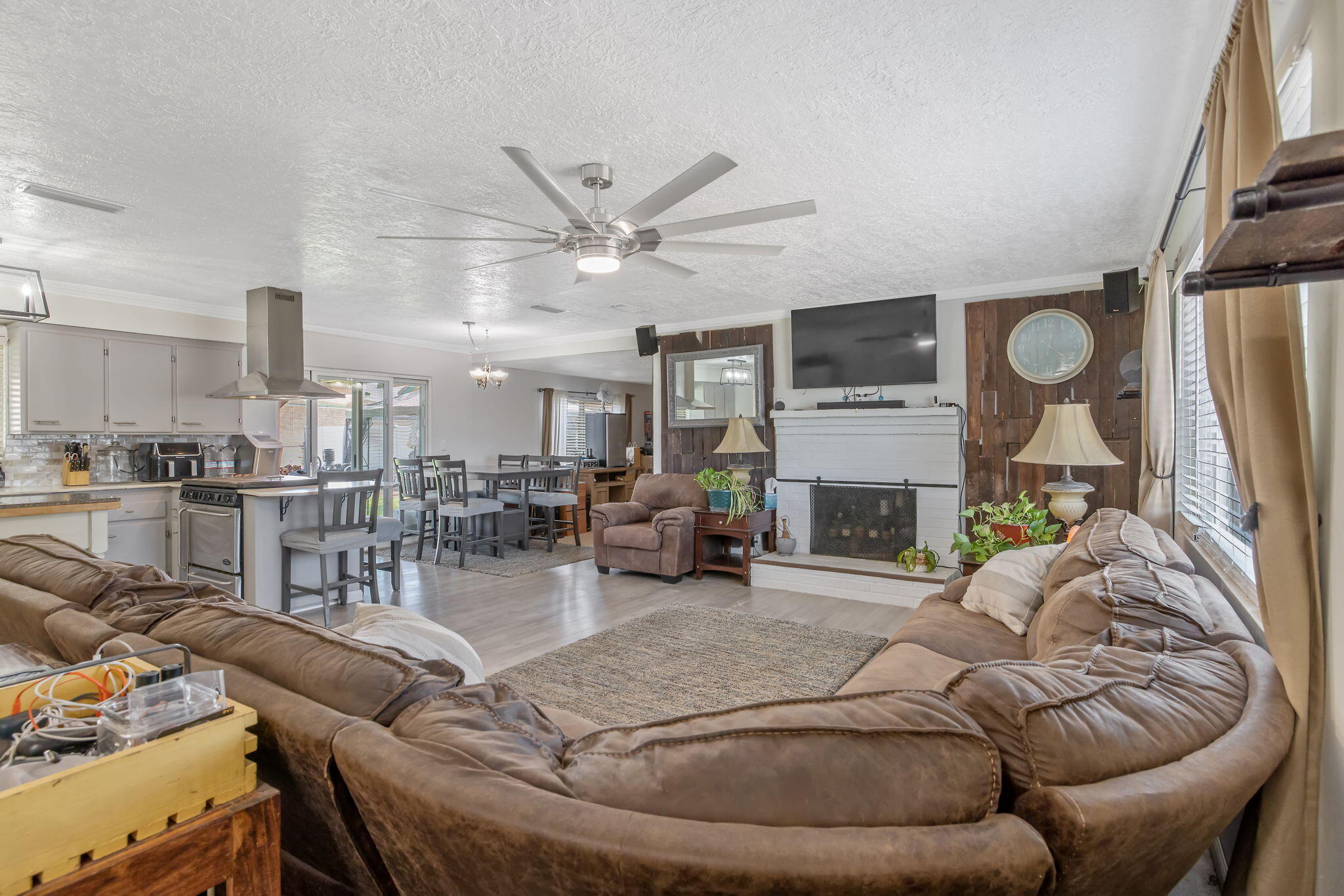 1228 W Linda Vista Ave, Porterville, CA 93257