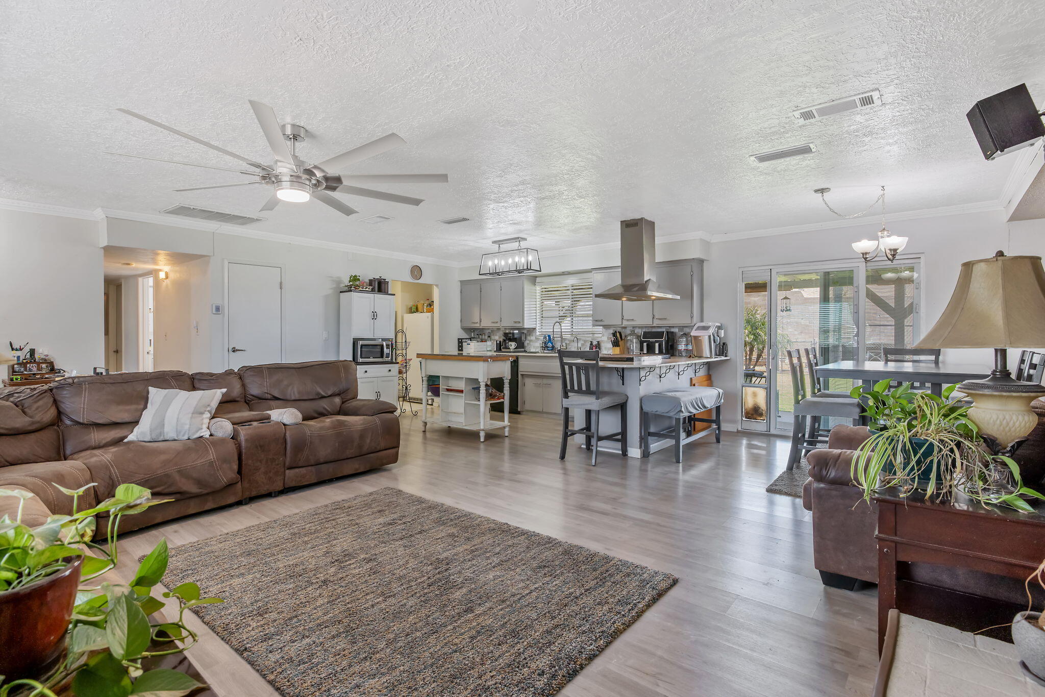 1228 W Linda Vista Ave, Porterville, CA 93257