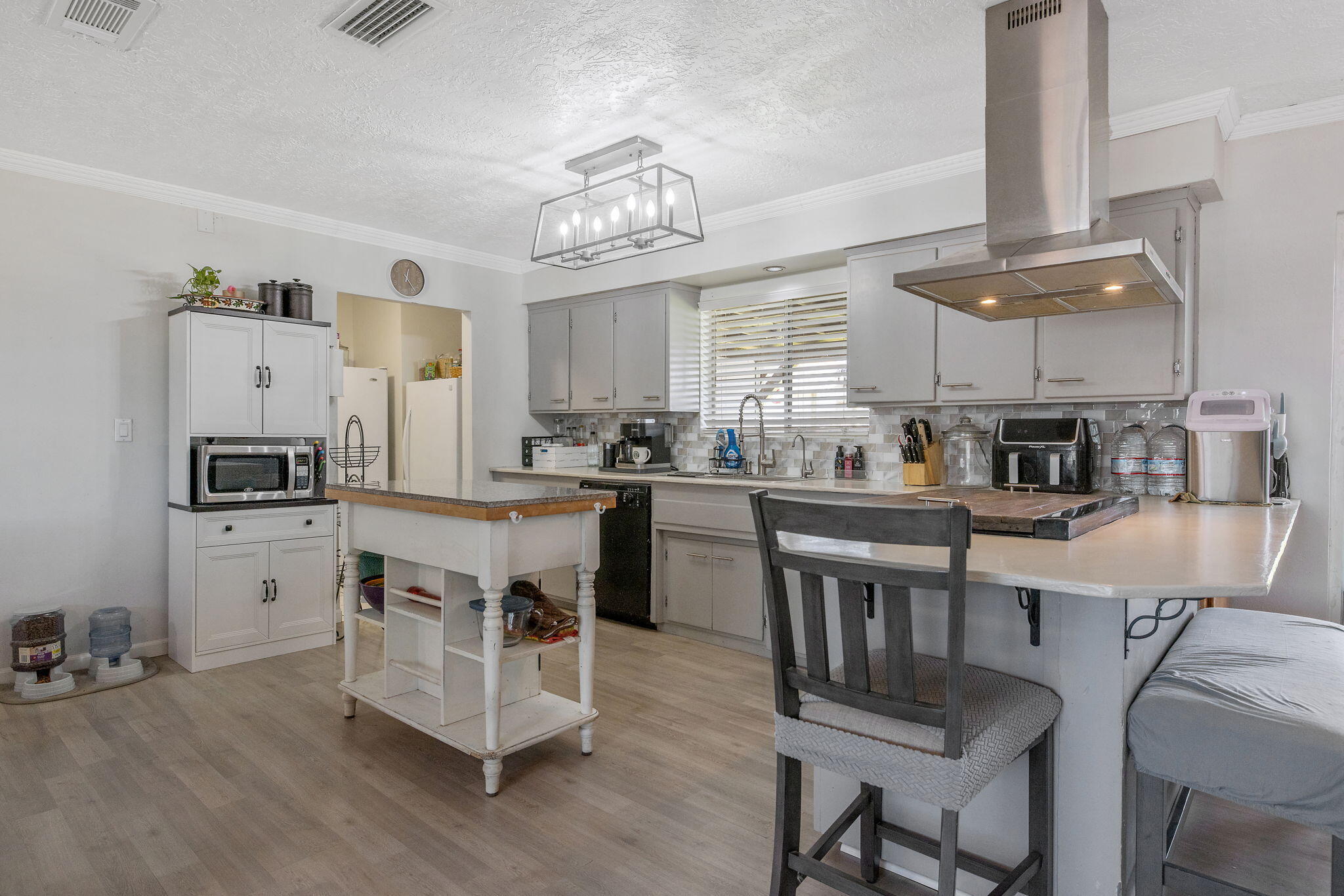 1228 W Linda Vista Ave, Porterville, CA 93257