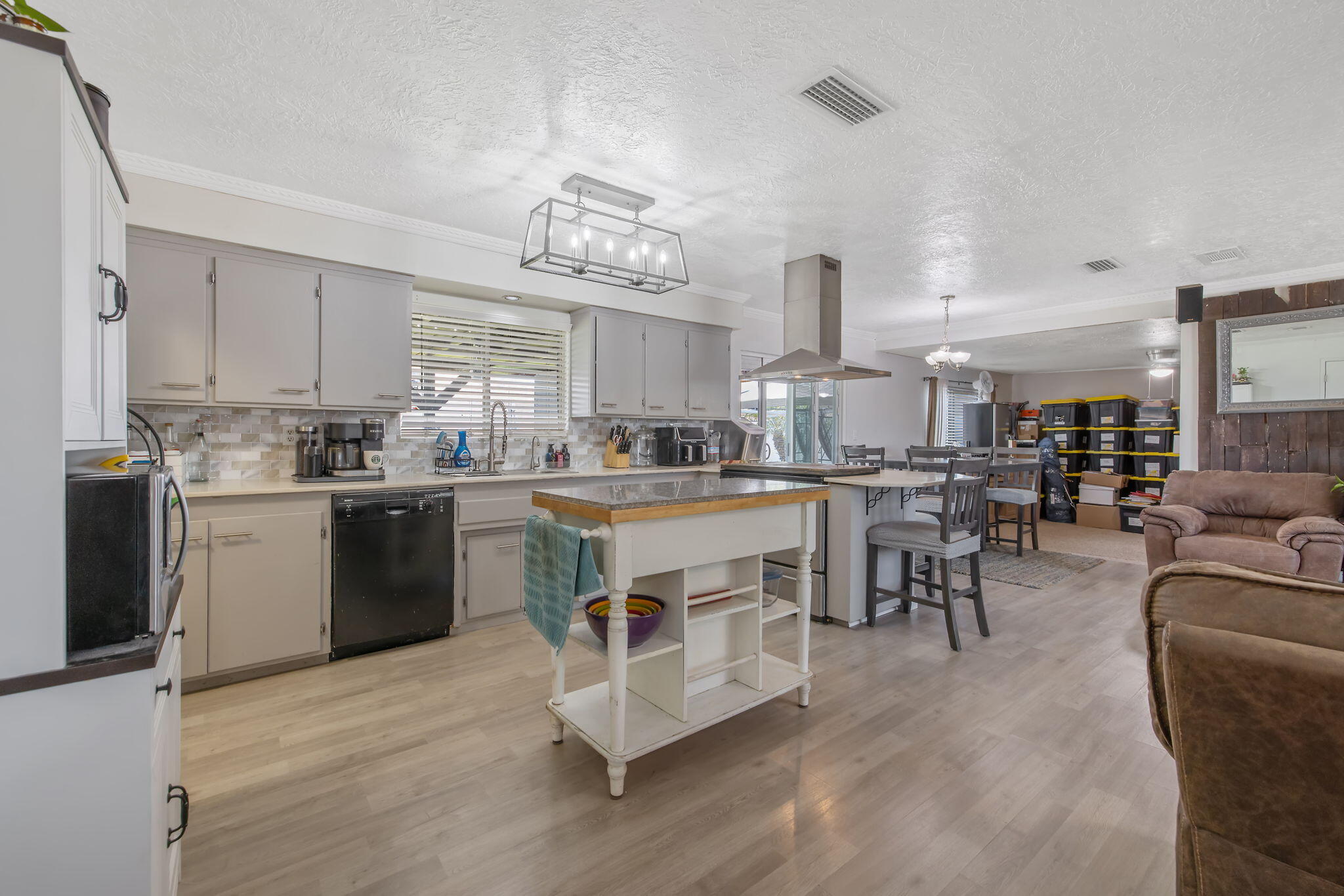 1228 W Linda Vista Ave, Porterville, CA 93257