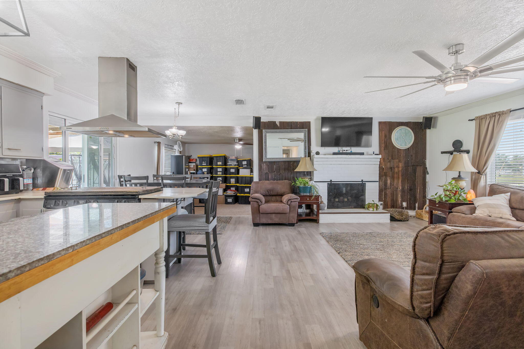 1228 W Linda Vista Ave, Porterville, CA 93257