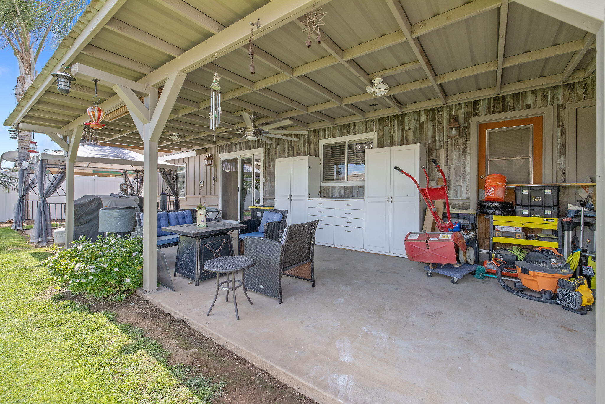 1228 W Linda Vista Ave, Porterville, CA 93257