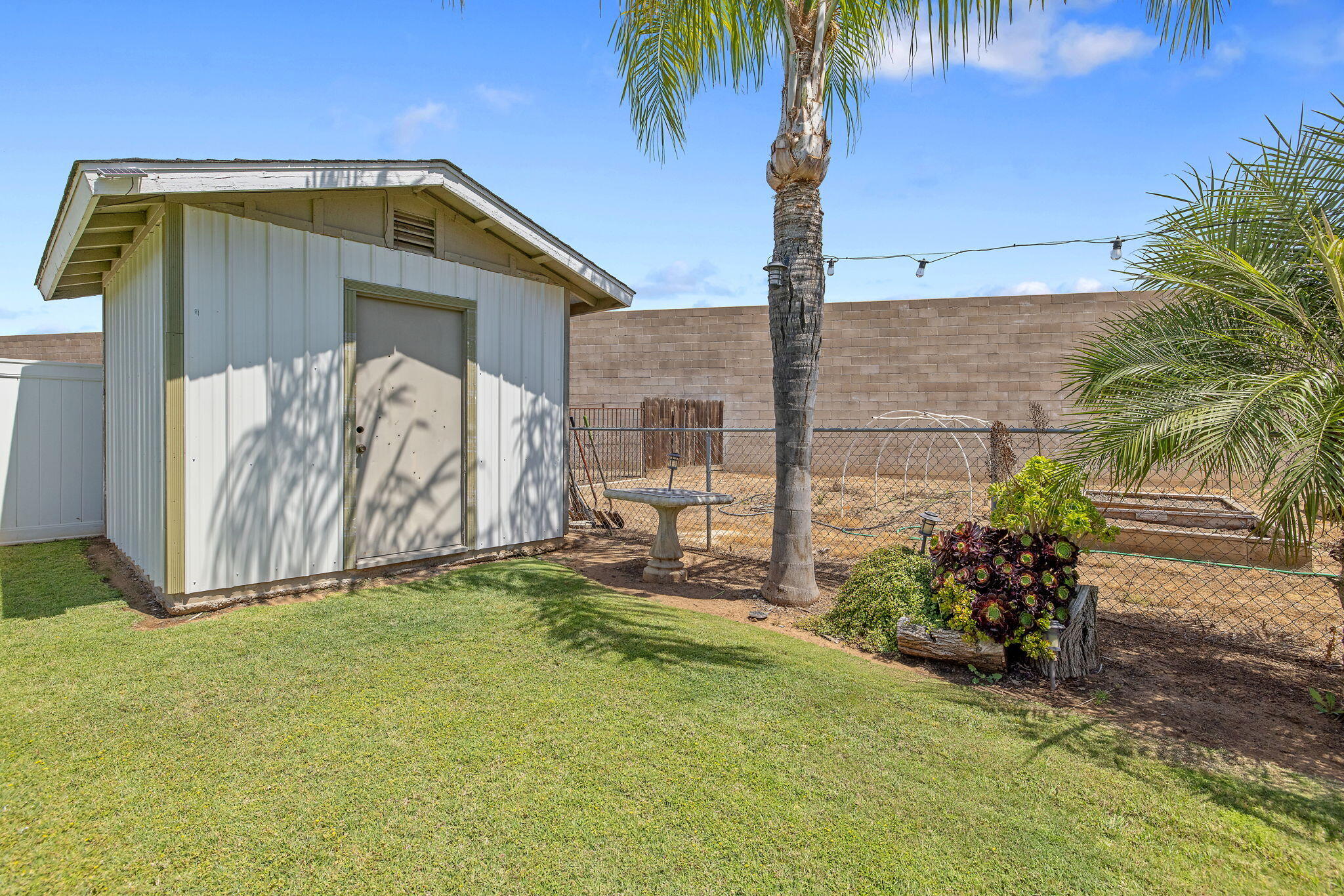 1228 W Linda Vista Ave, Porterville, CA 93257