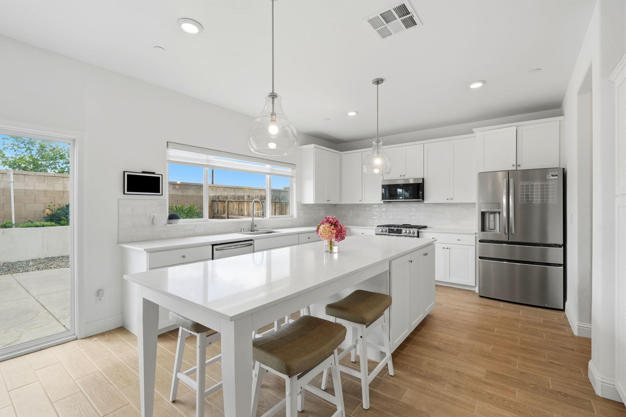 2429 W Claridge Way, Hanford, CA 93230