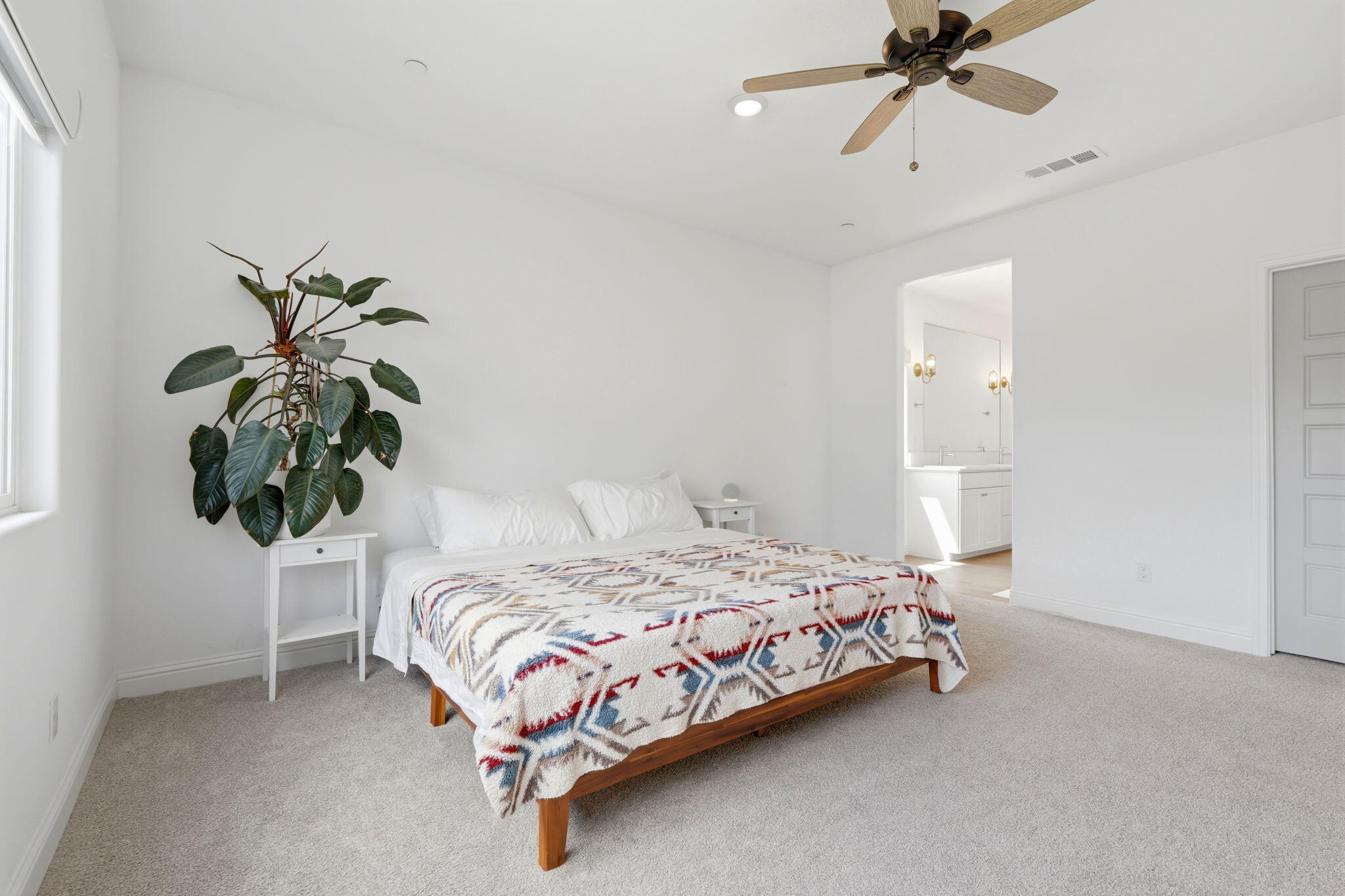 2429 W Claridge Way, Hanford, CA 93230